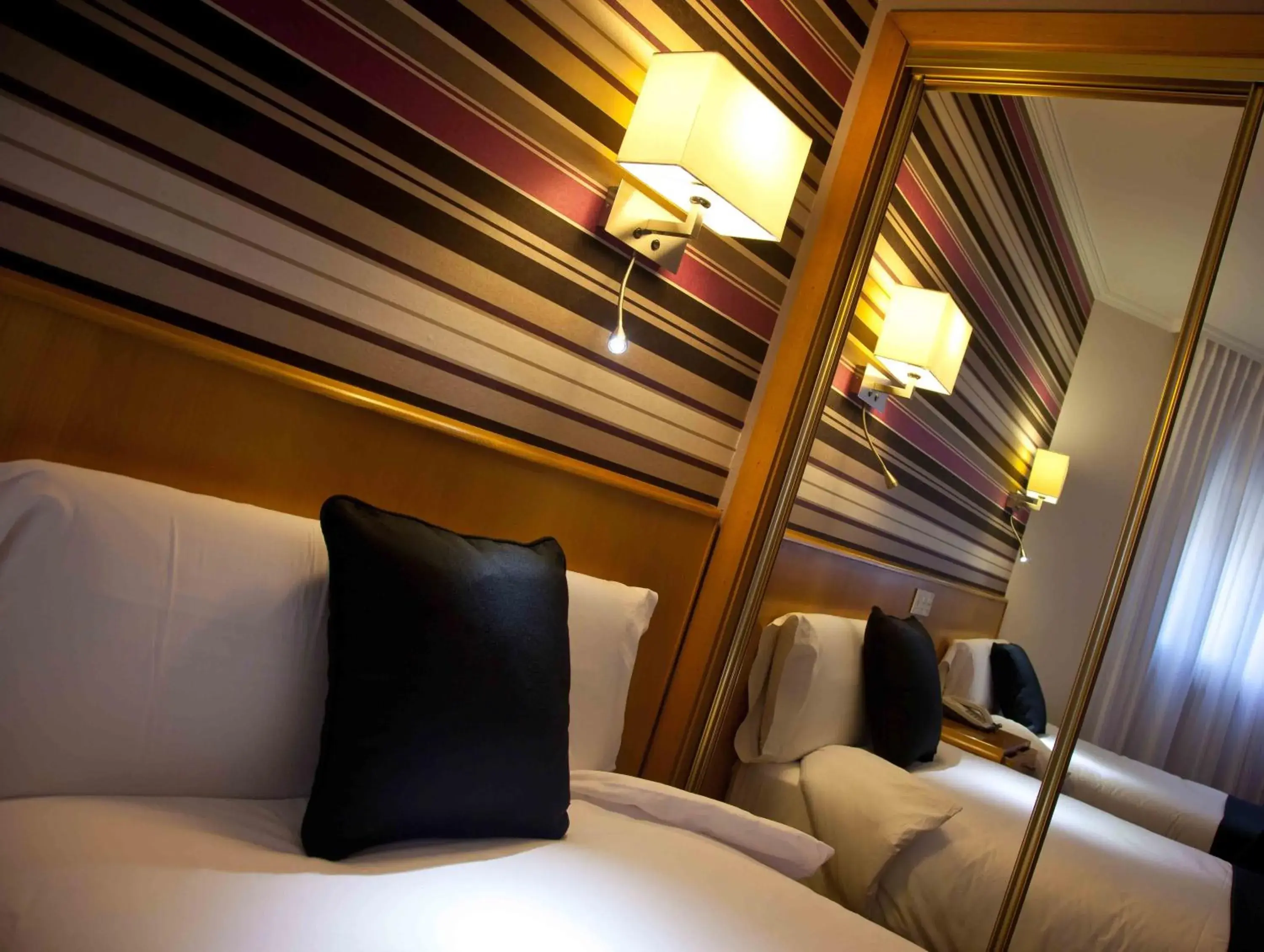 Double Room with Extra Bed in Hotel Palacio de Cristal Double Room with Extra Bed in Hotel Palacio de Cristal