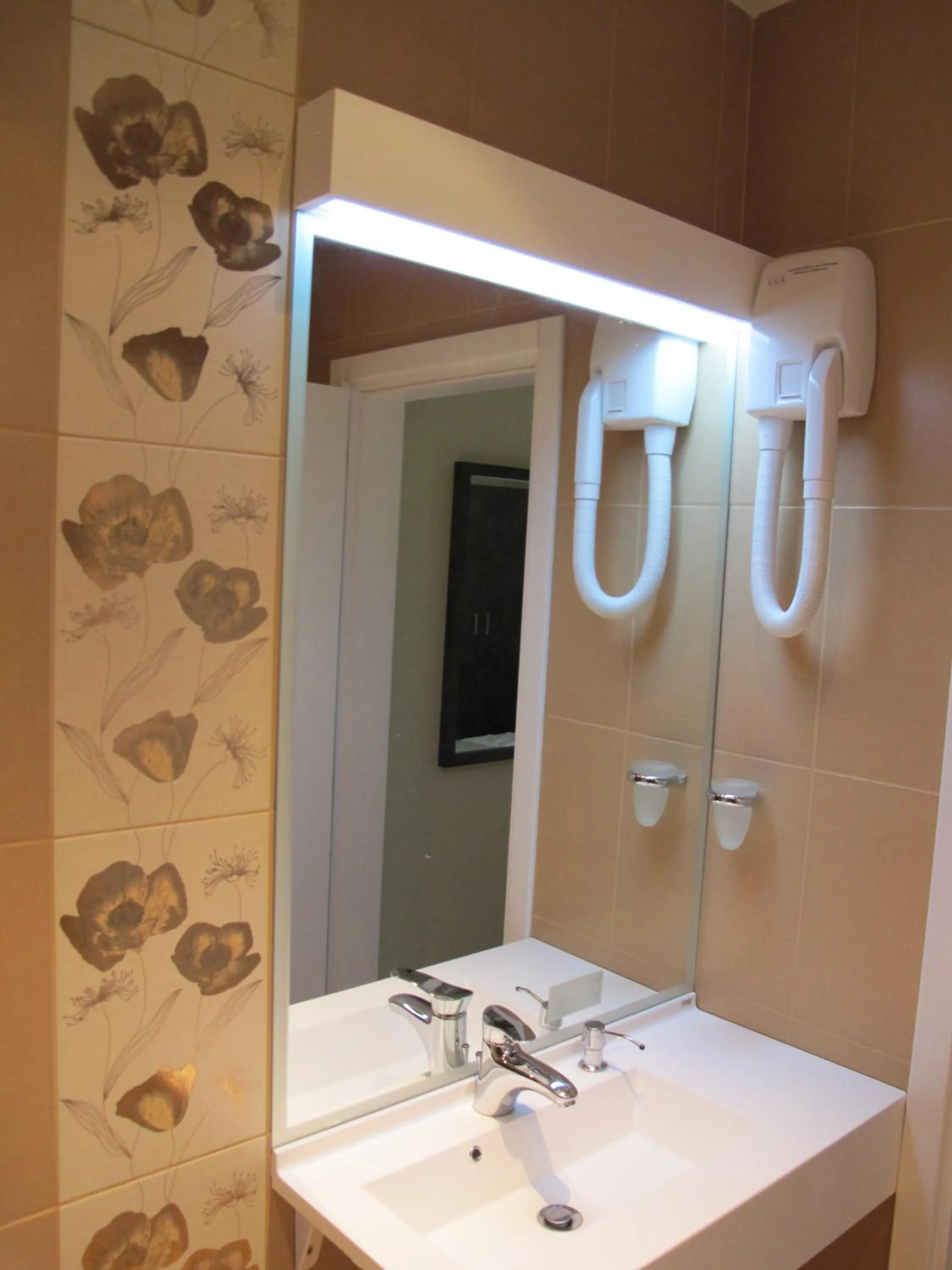 Bathroom in Aqua Varvara Hotel