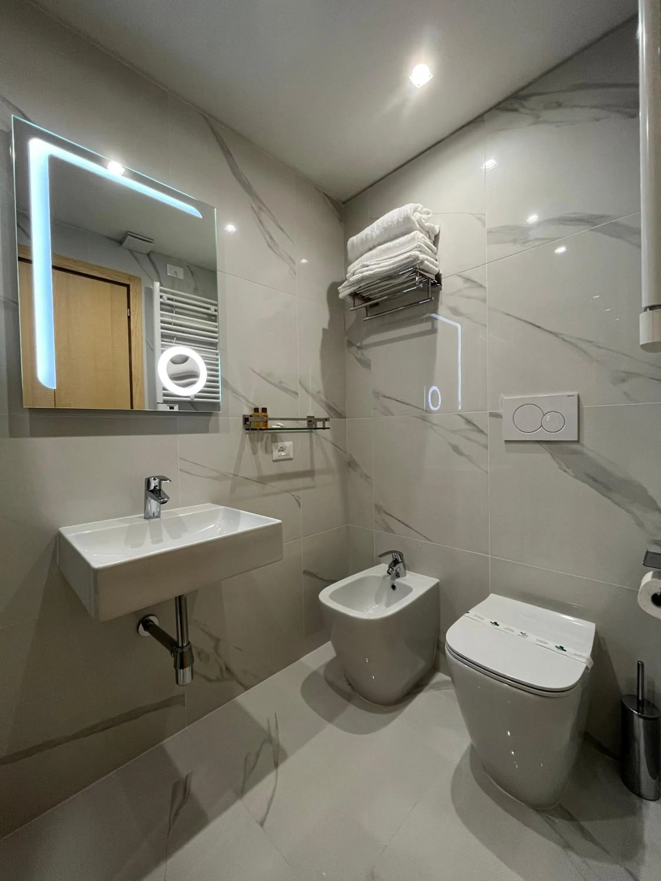 Shower in Hotel Mare