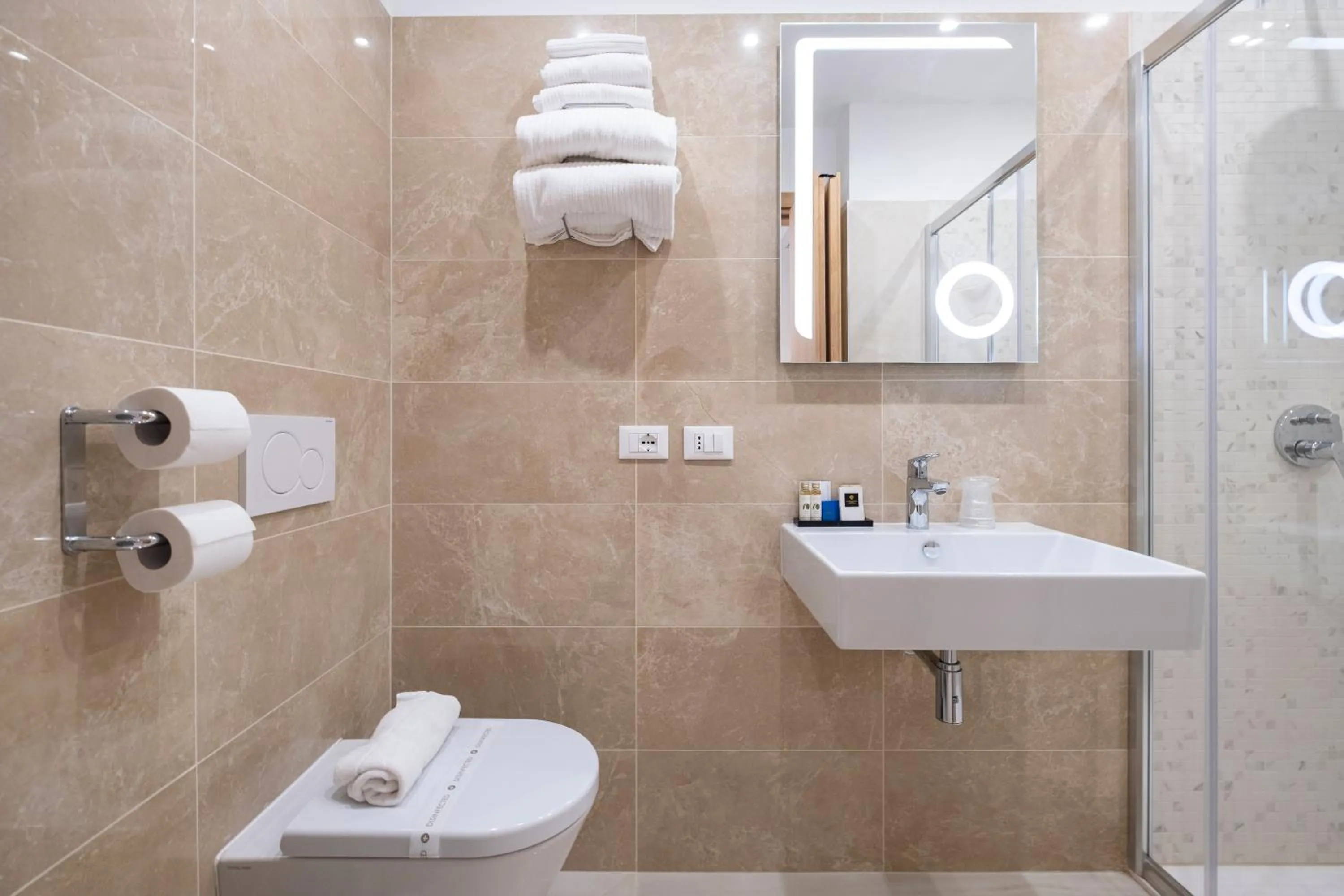 Shower in Hotel Mare