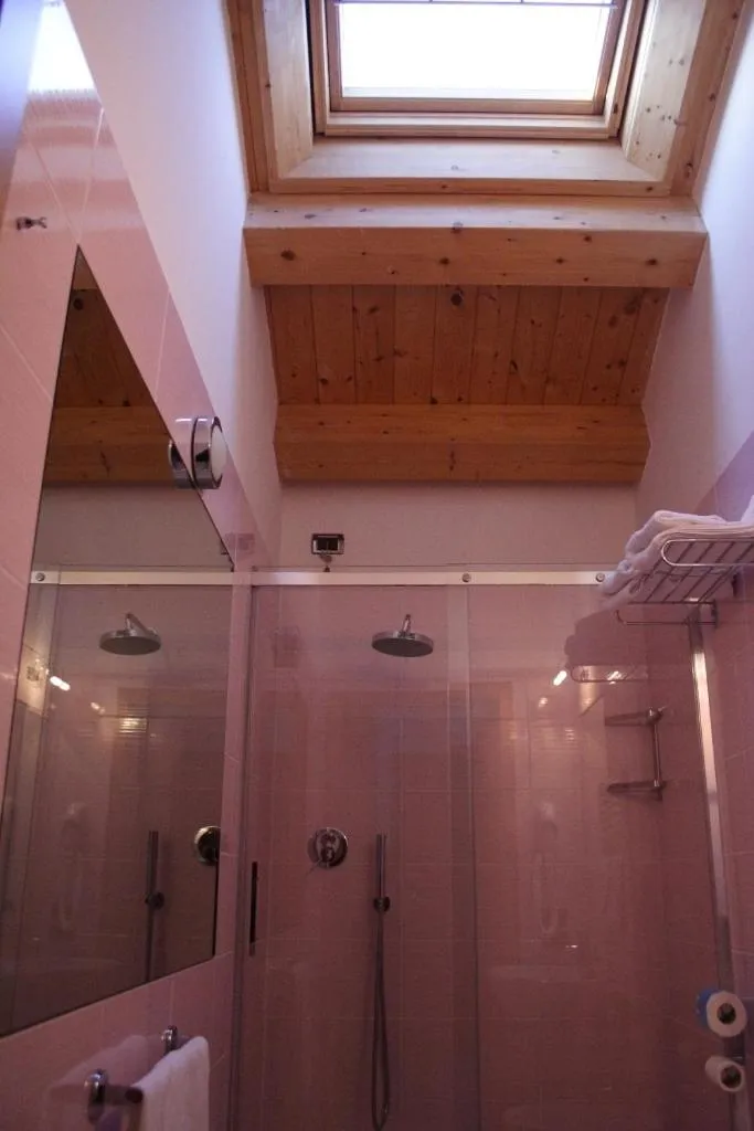 Shower in Albergo Bice