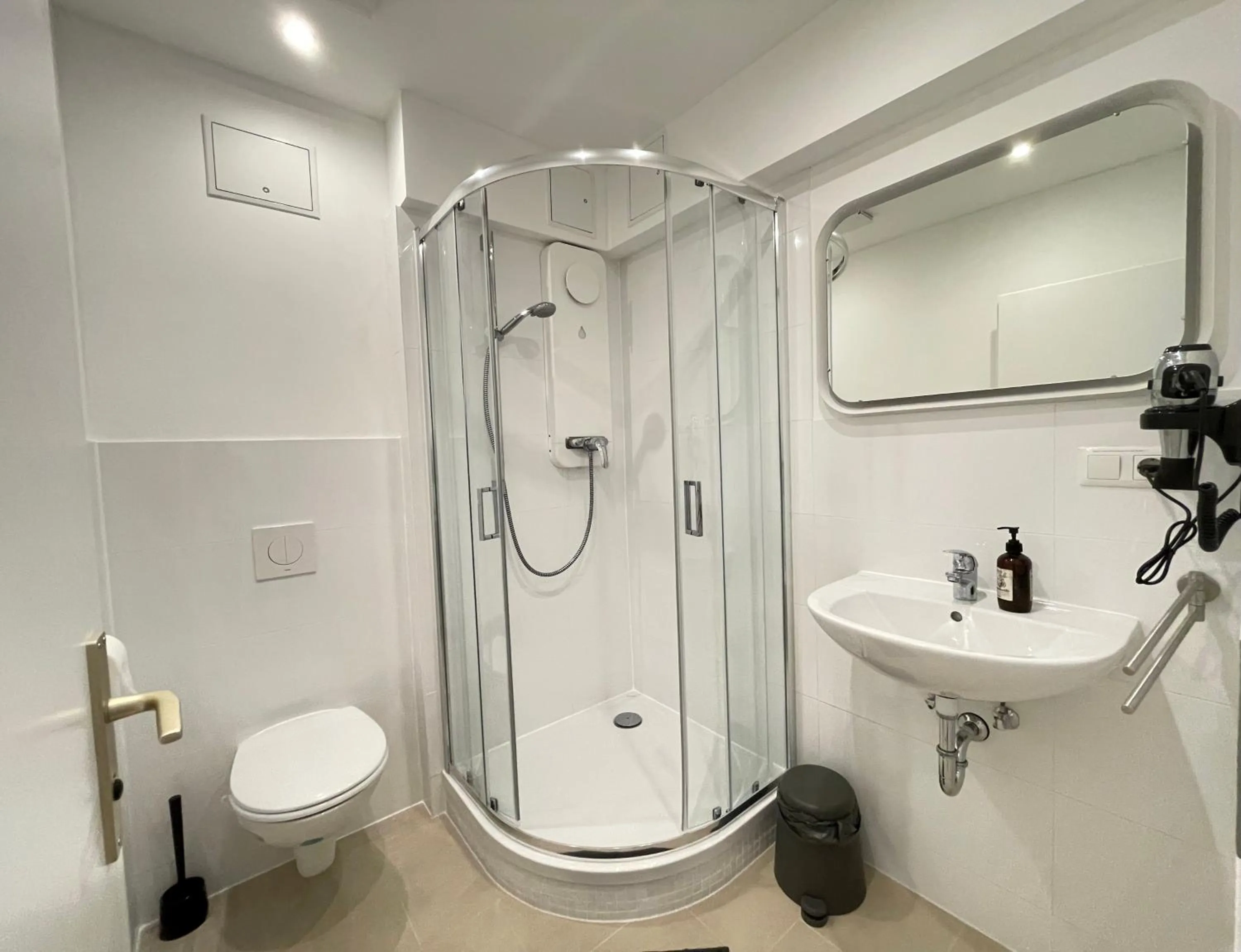 Bathroom in Blue Doors Hostel Altstadt