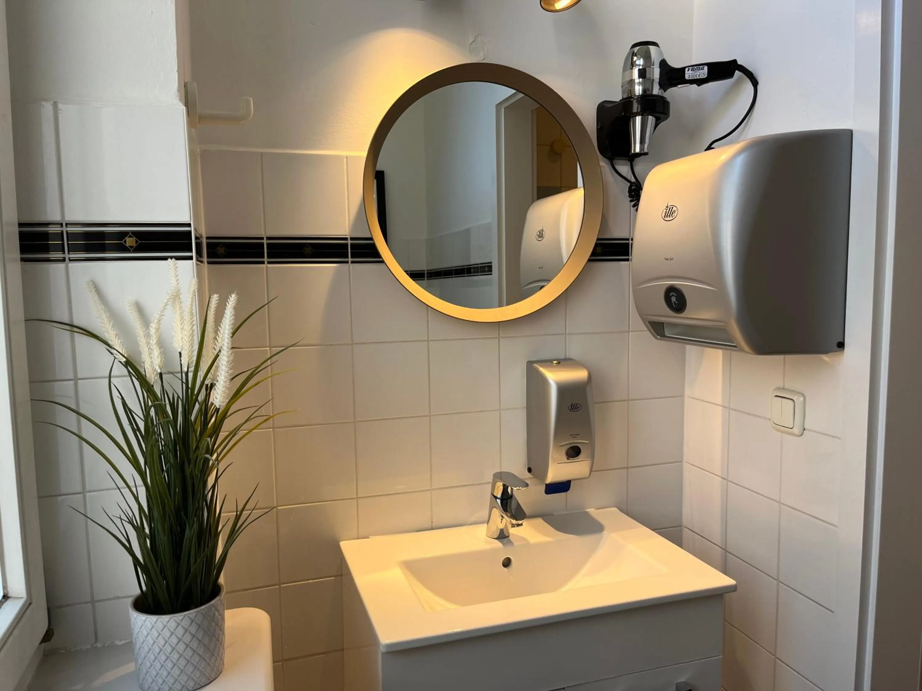 Bathroom in Blue Doors Hostel Altstadt