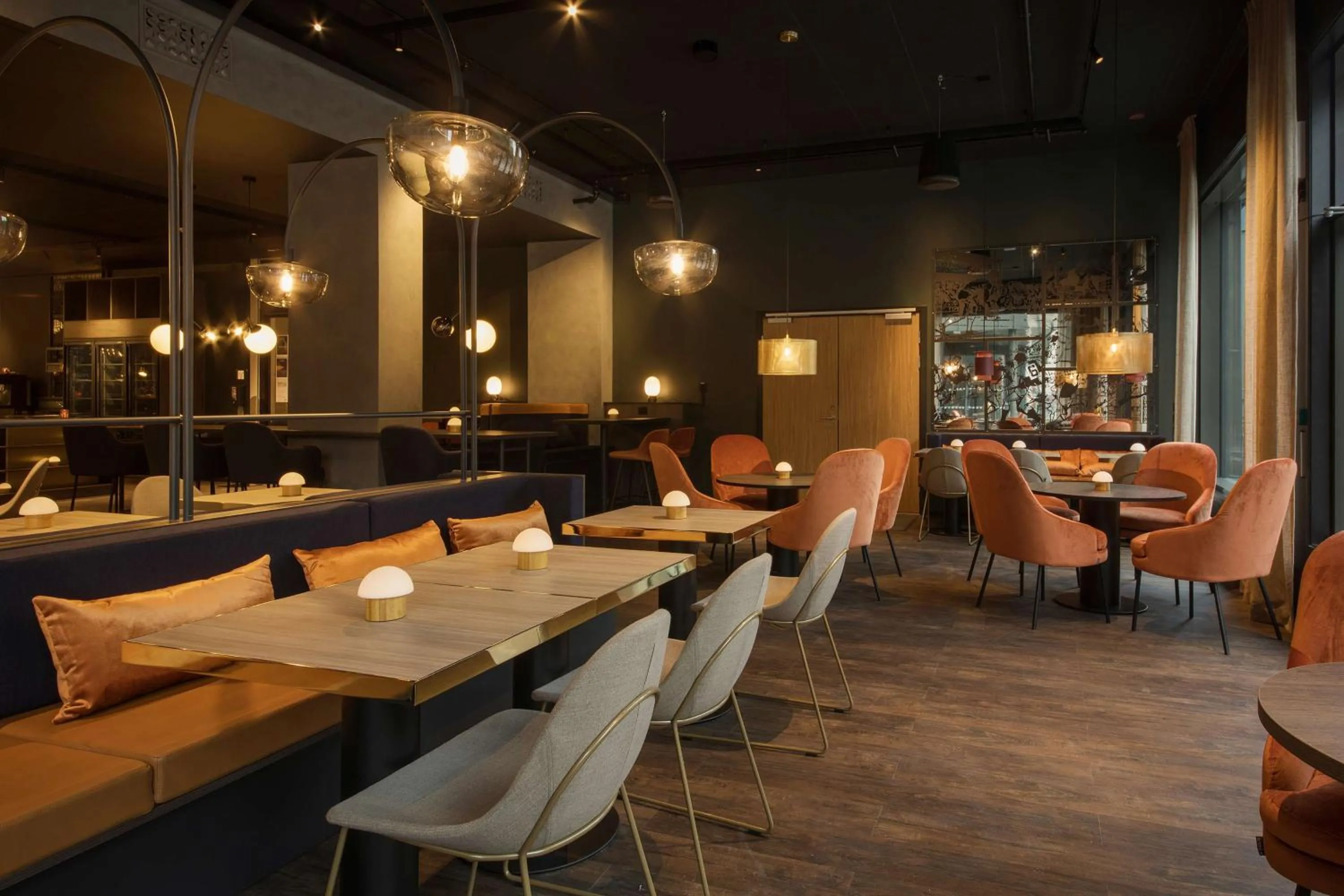 Restaurant/places to eat in Scandic Helsfyr