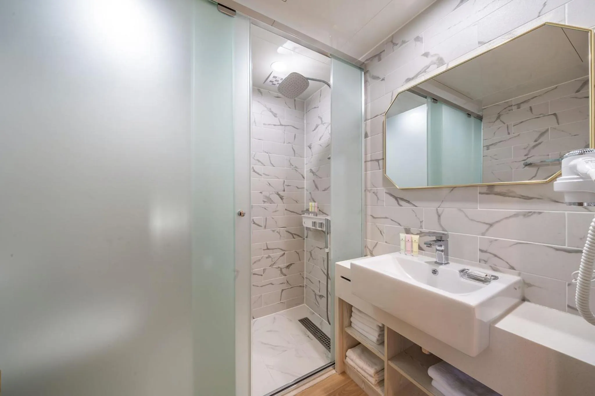 Shower, Bathroom in Aroomi Hotel