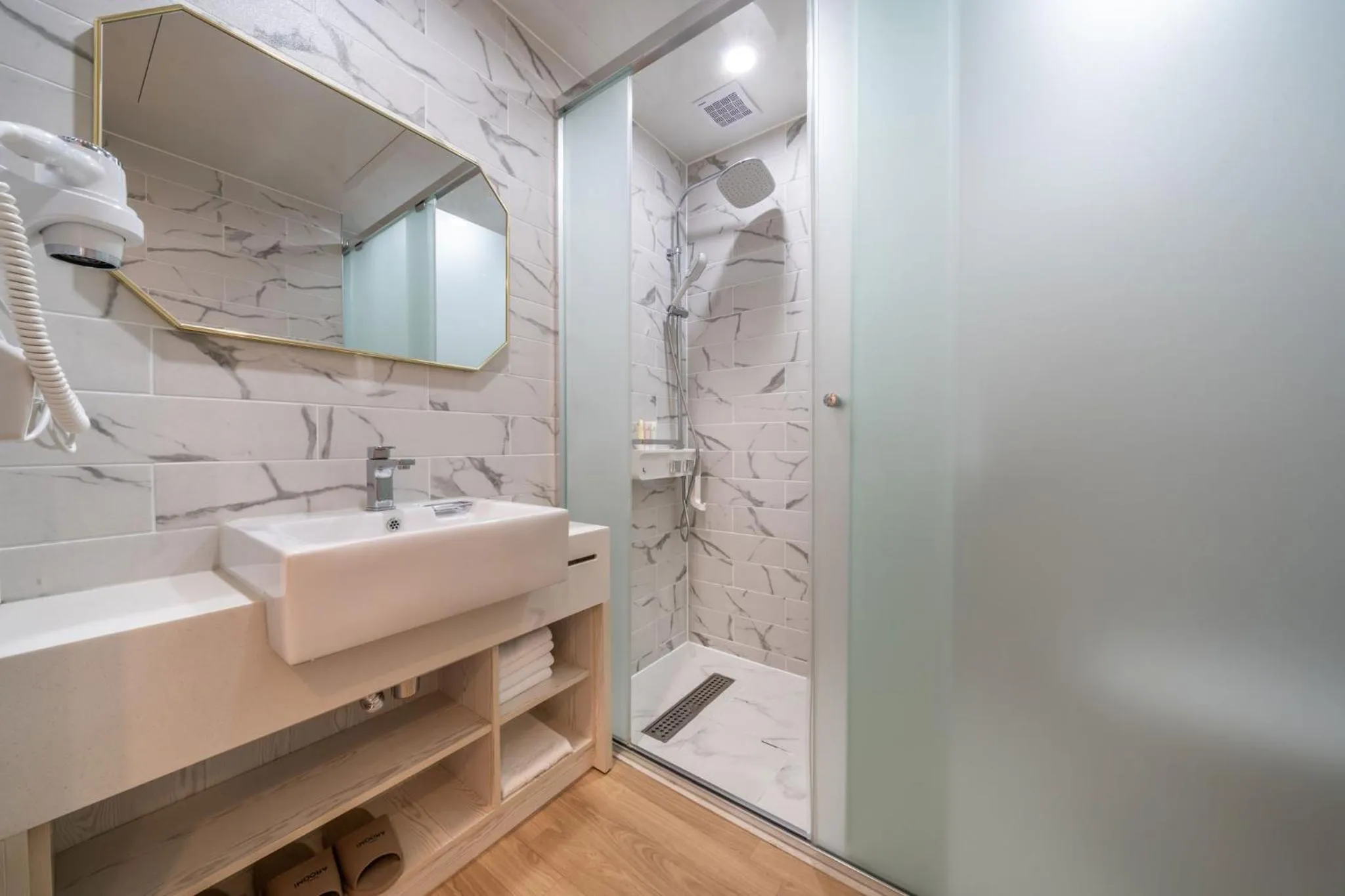 Bathroom in Aroomi Hotel