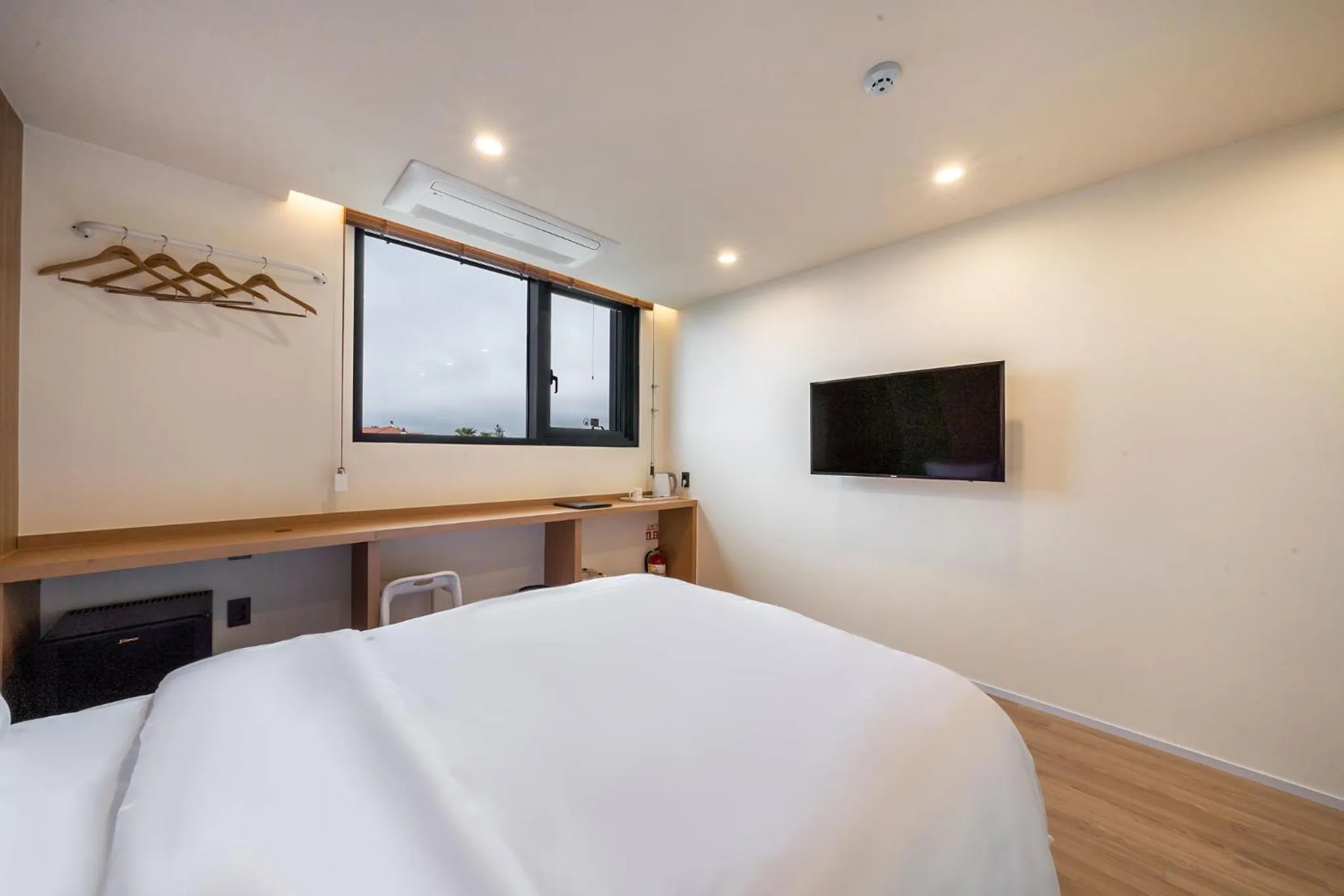 TV and multimedia in Aroomi Hotel