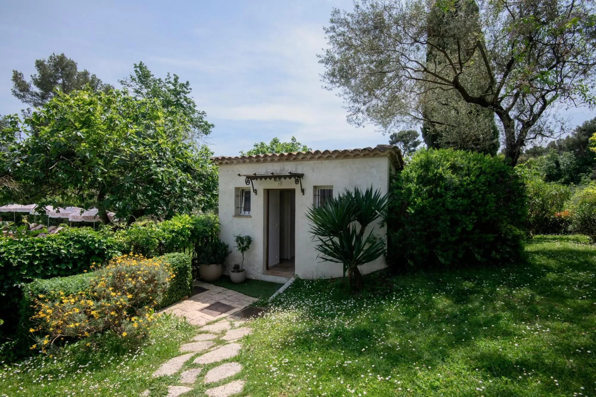 Garden in Hotel Les Messugues