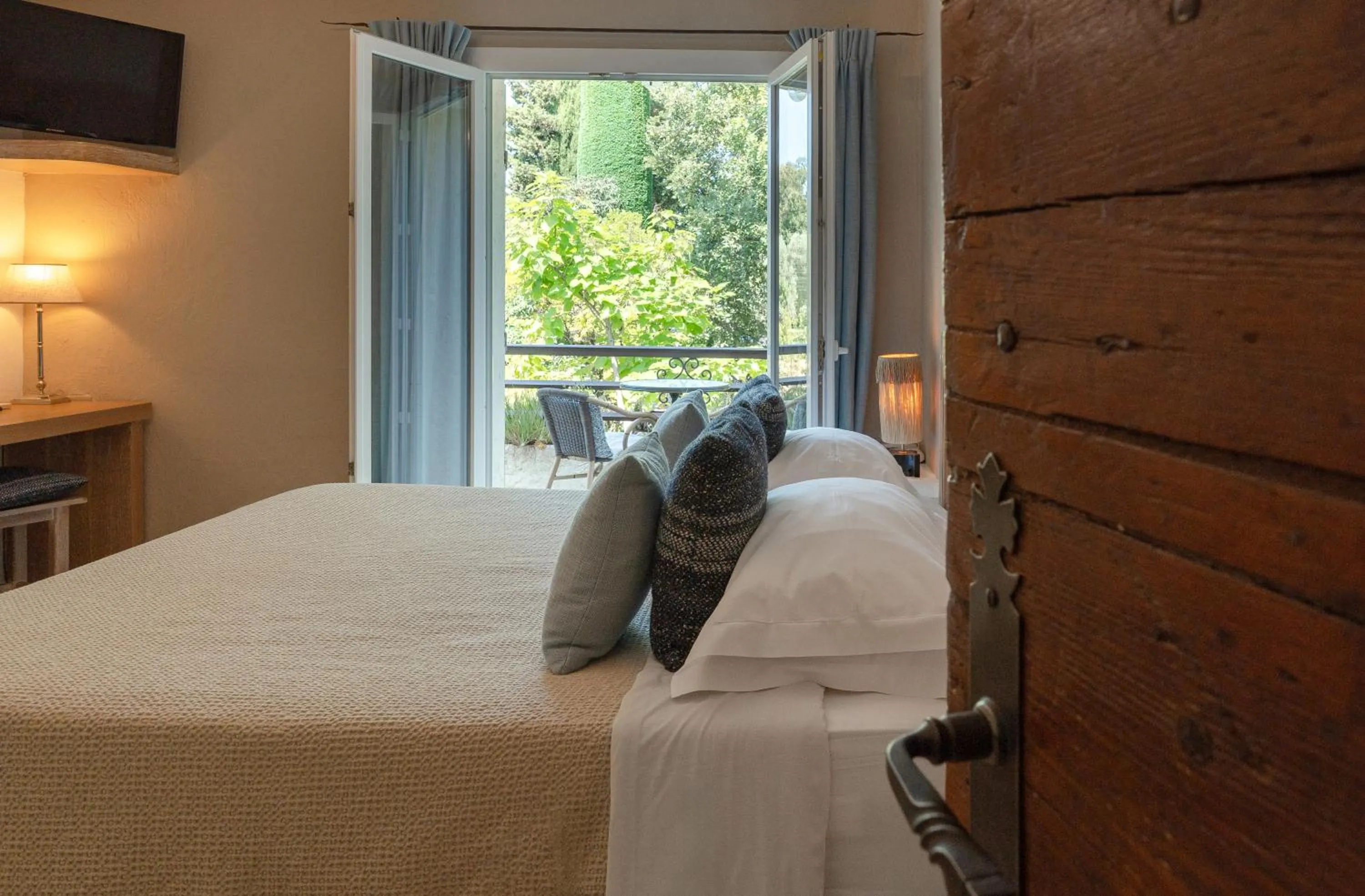 Bed in Hotel Les Messugues