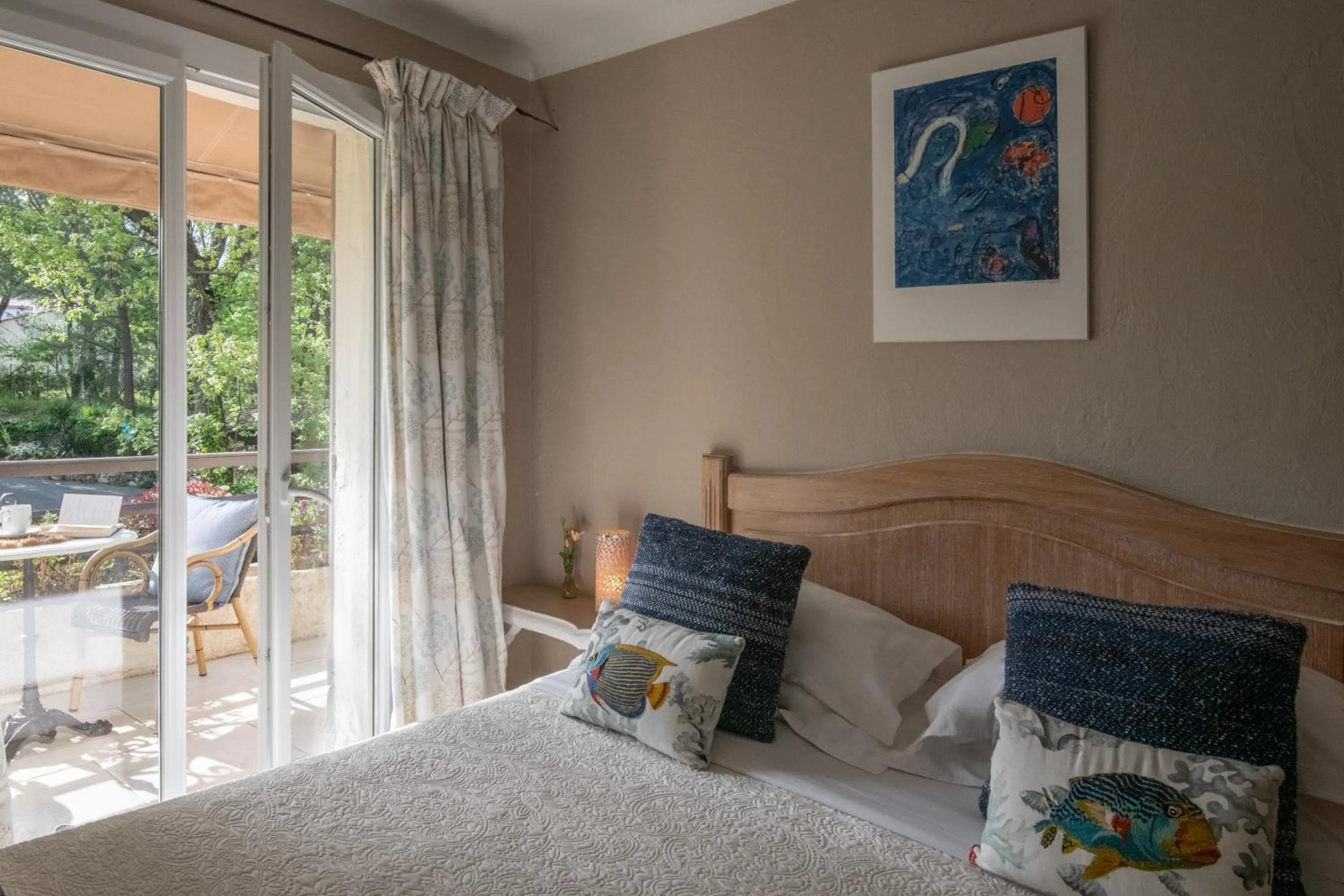 Bed in Hotel Les Messugues