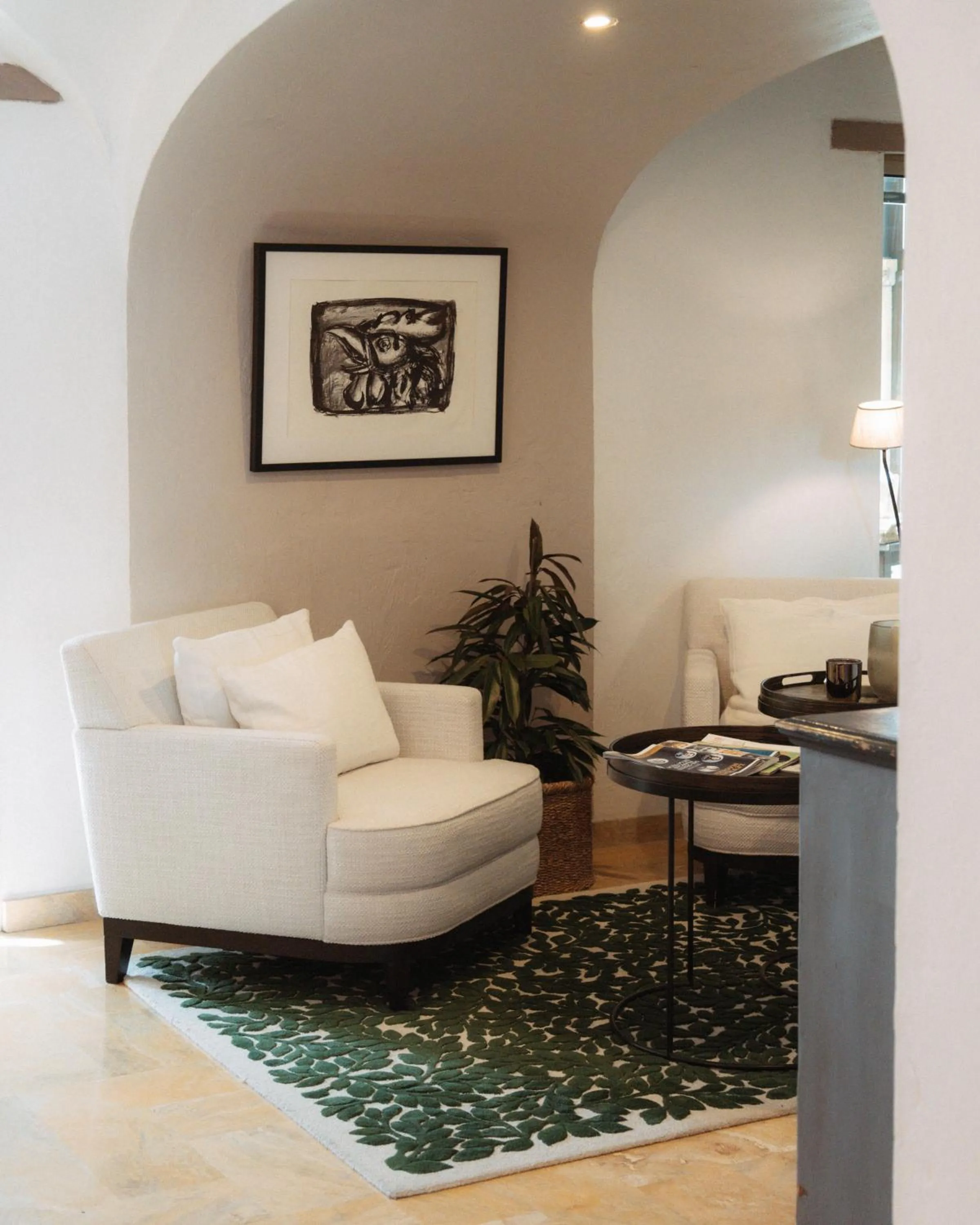 Seating area in Hotel Les Messugues