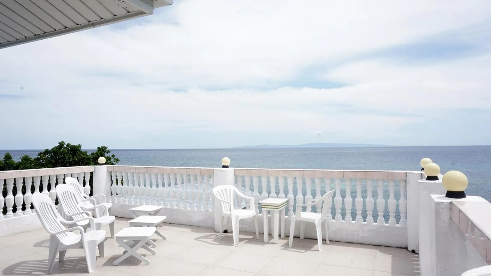 Balcony/Terrace in The Cronin Residences by Cocotel