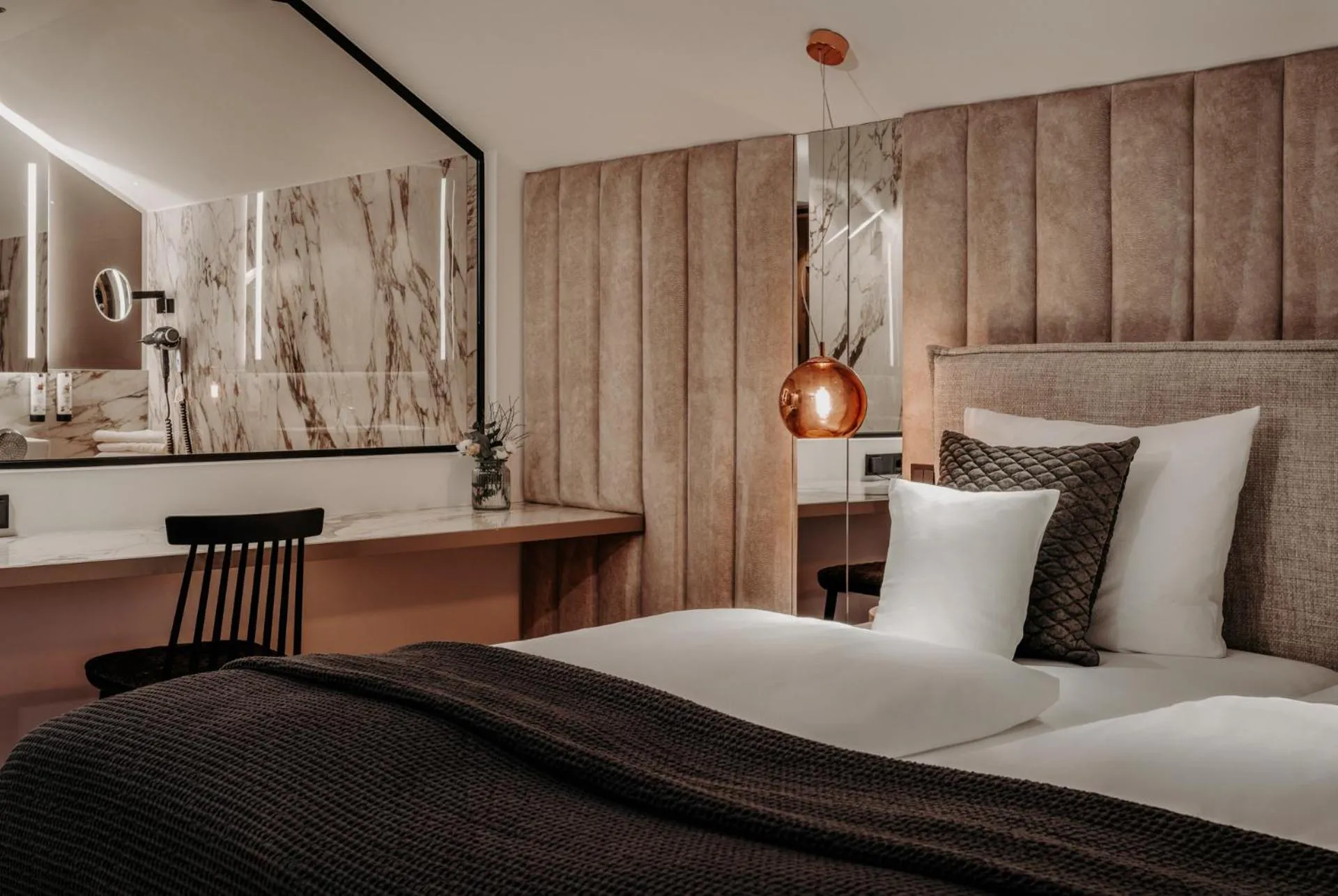 Photo of the whole room, Bed in Der Eisvogel - Wellness- & Genusshotel