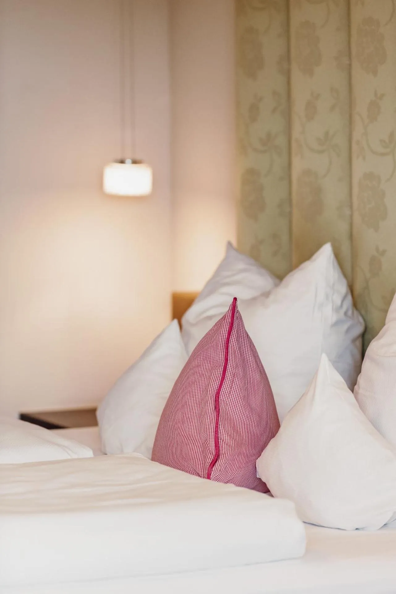 Photo of the whole room, Bed in Der Eisvogel - Wellness- & Genusshotel