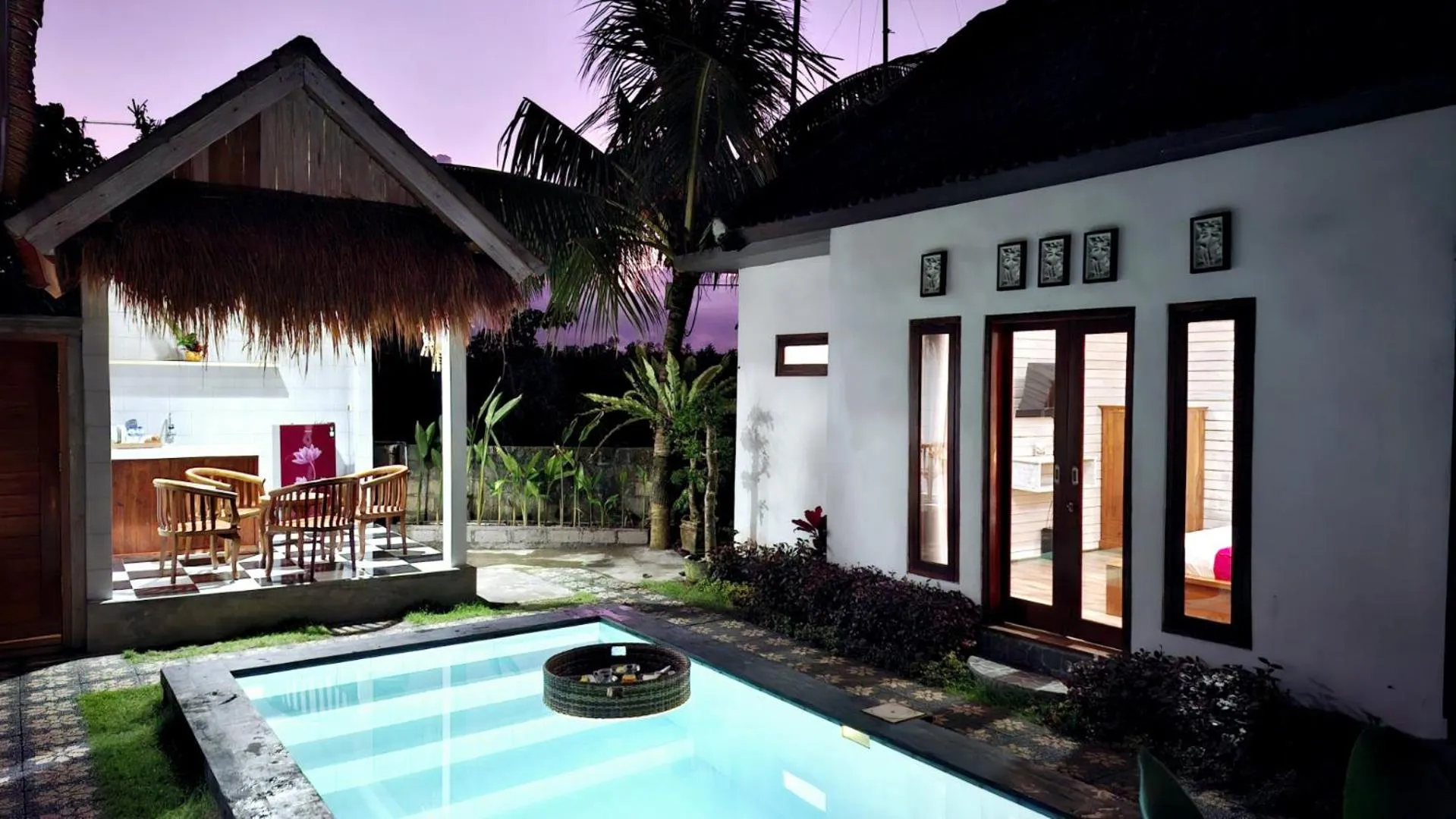 Kitchen or kitchenette in Oka Cottage
