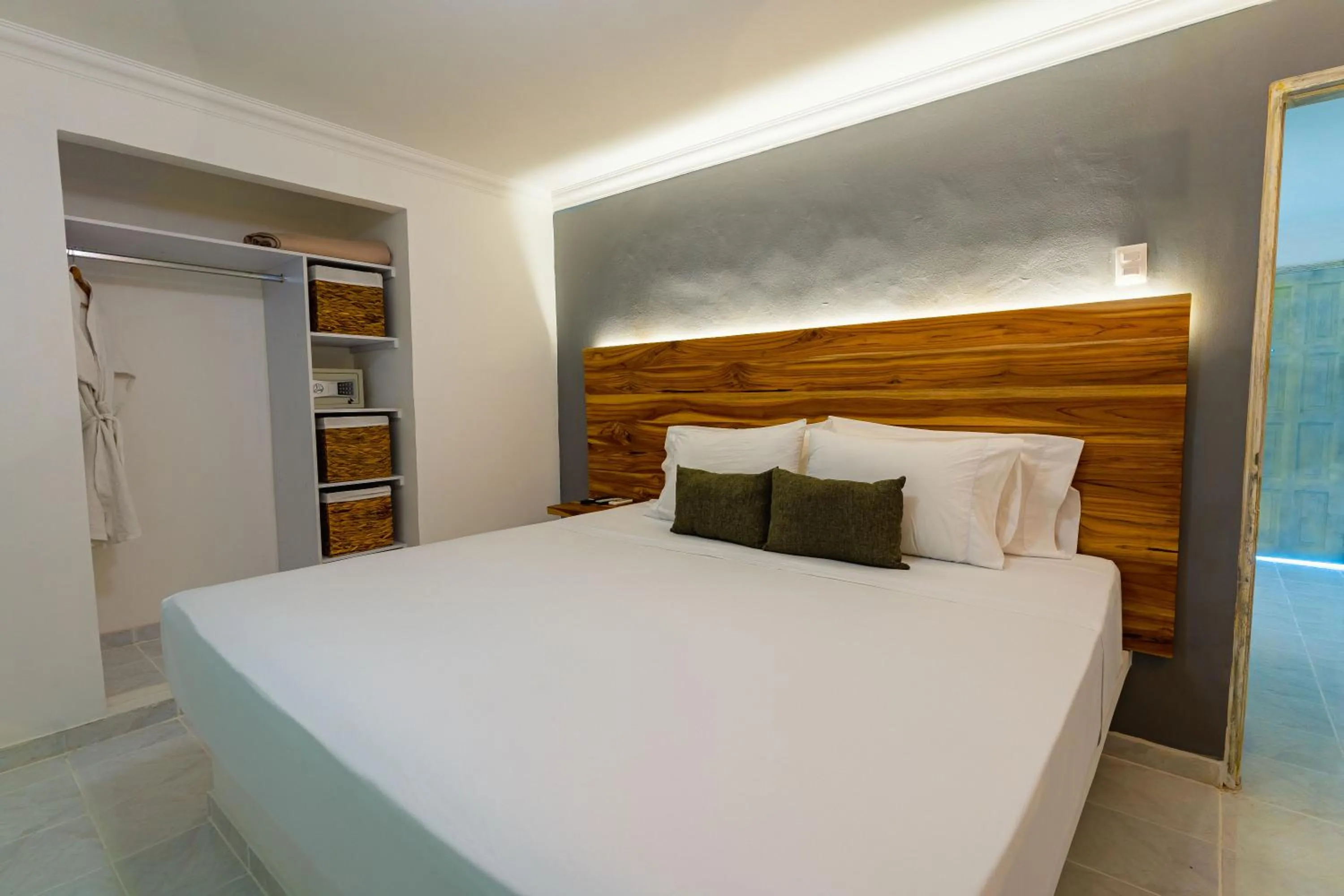Bed in Hotel Cocoliso Island Resort