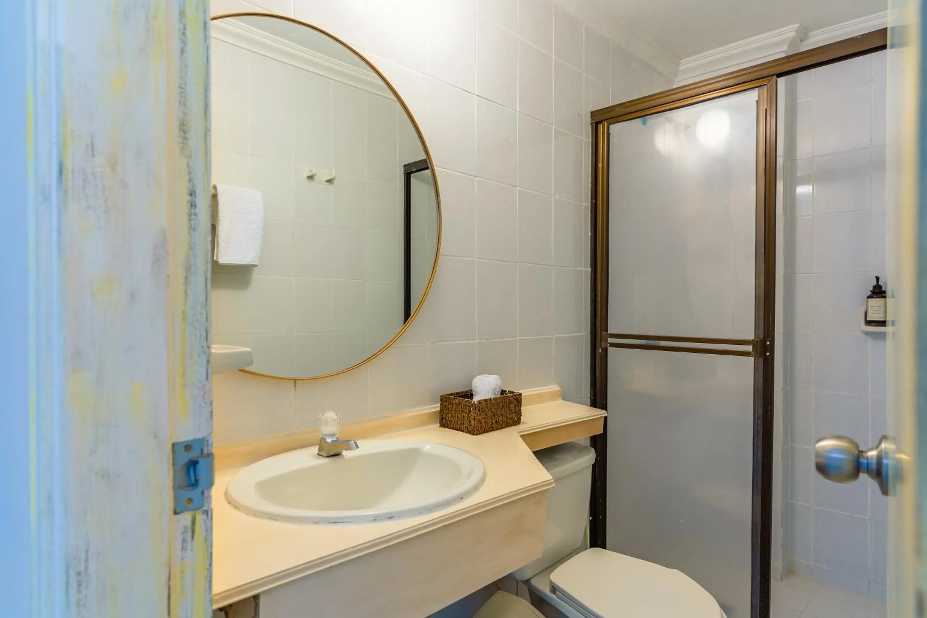 Shower in Hotel Cocoliso Island Resort