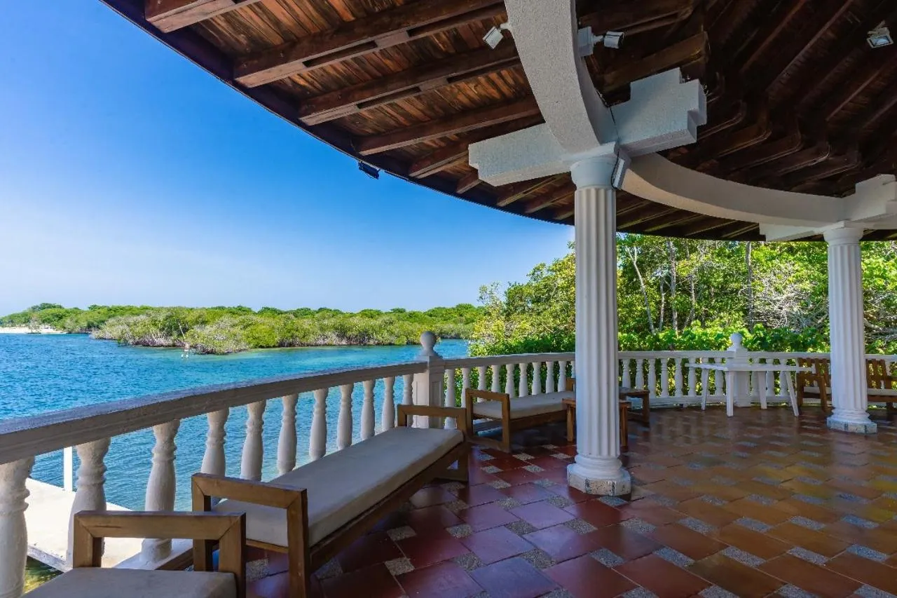 Patio in Hotel Cocoliso Island Resort