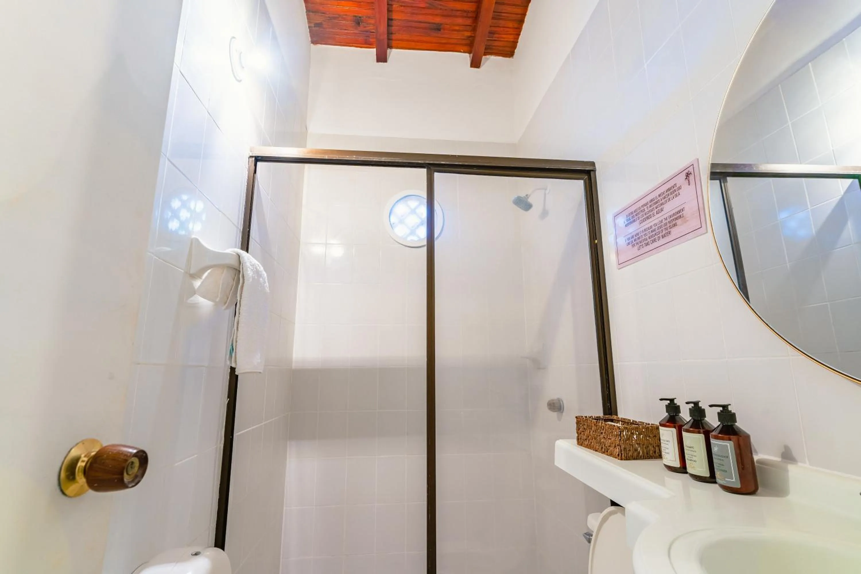 Shower in Hotel Cocoliso Island Resort