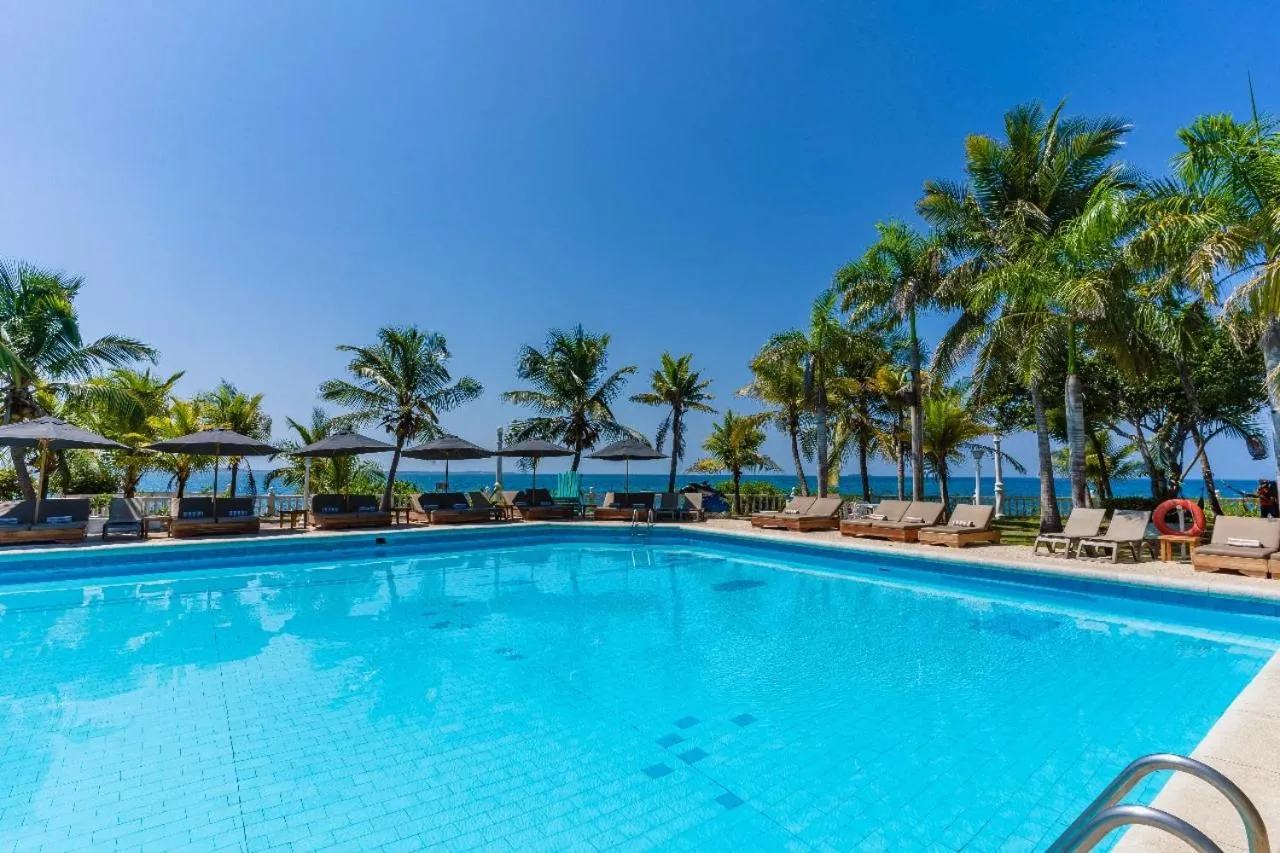 Pool view in Hotel Cocoliso Island Resort