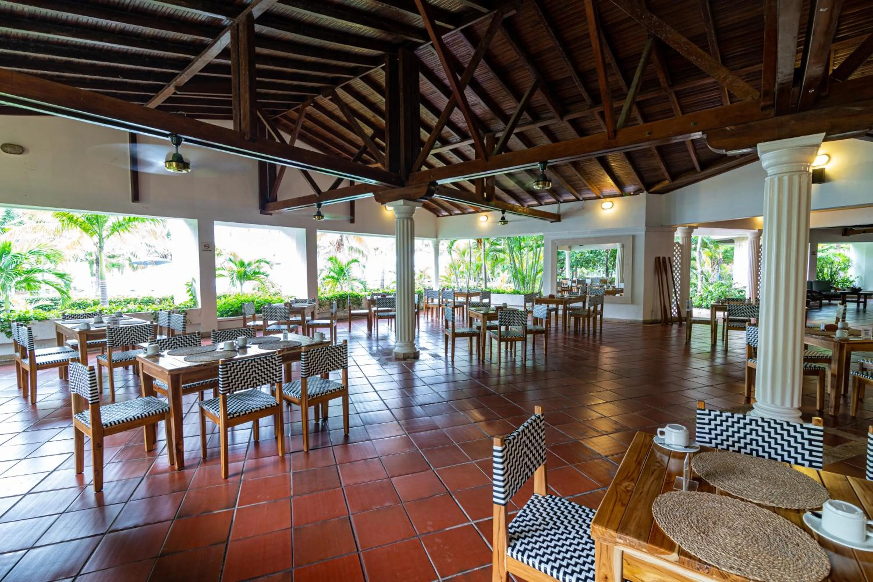 Restaurant/places to eat in Hotel Cocoliso Island Resort