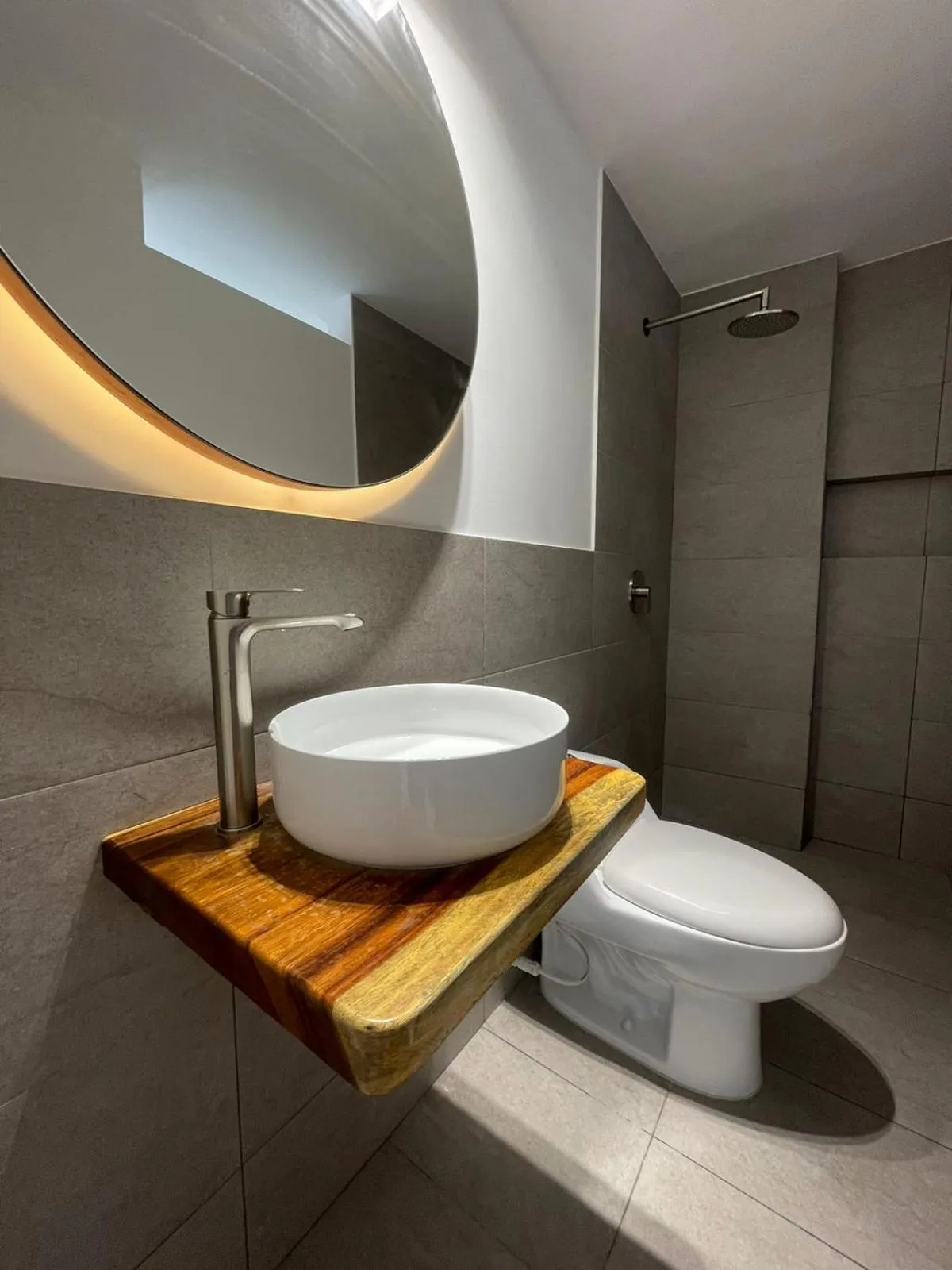 Shower in Hotel Cocoliso Island Resort