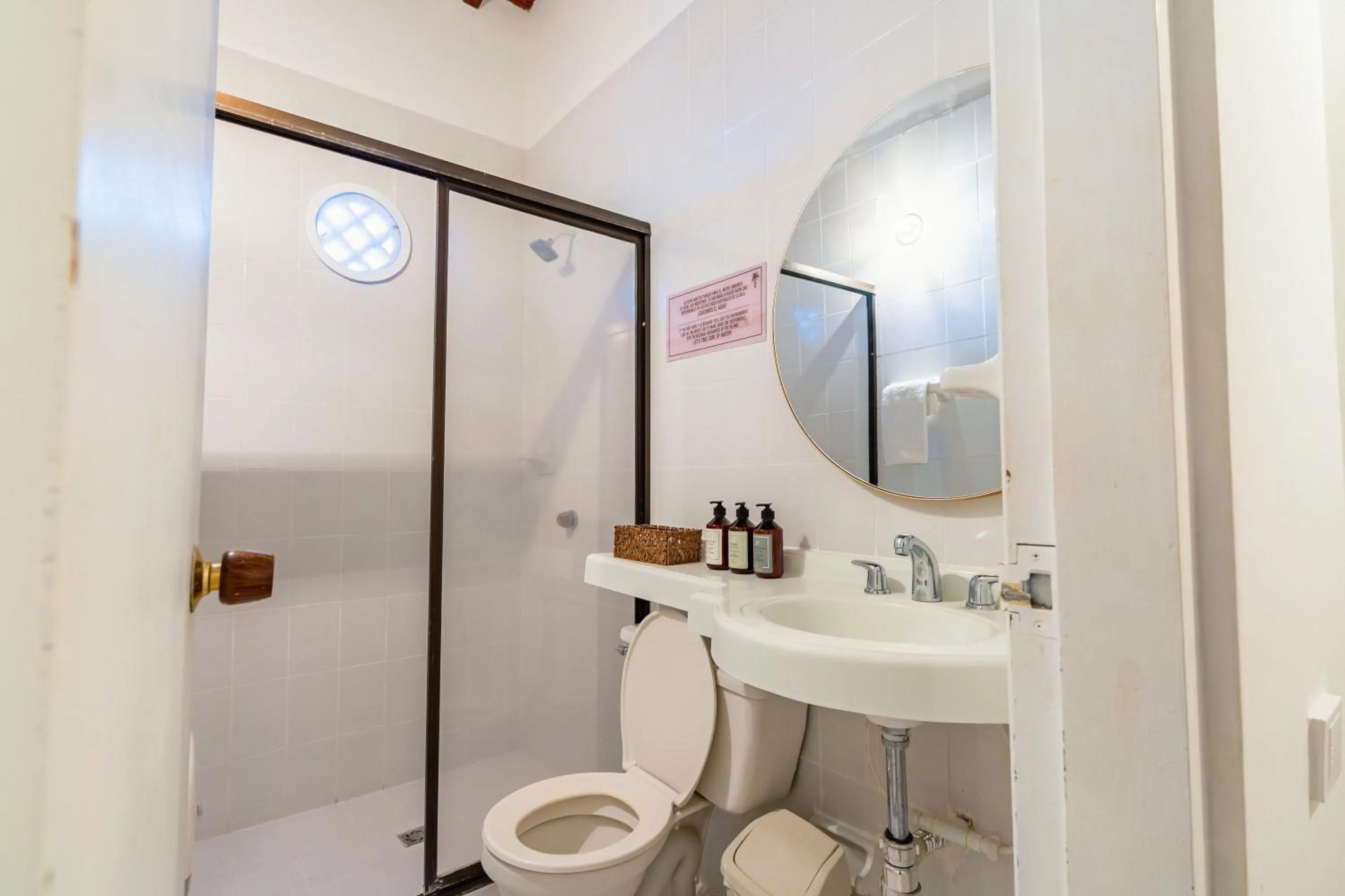 Shower in Hotel Cocoliso Island Resort