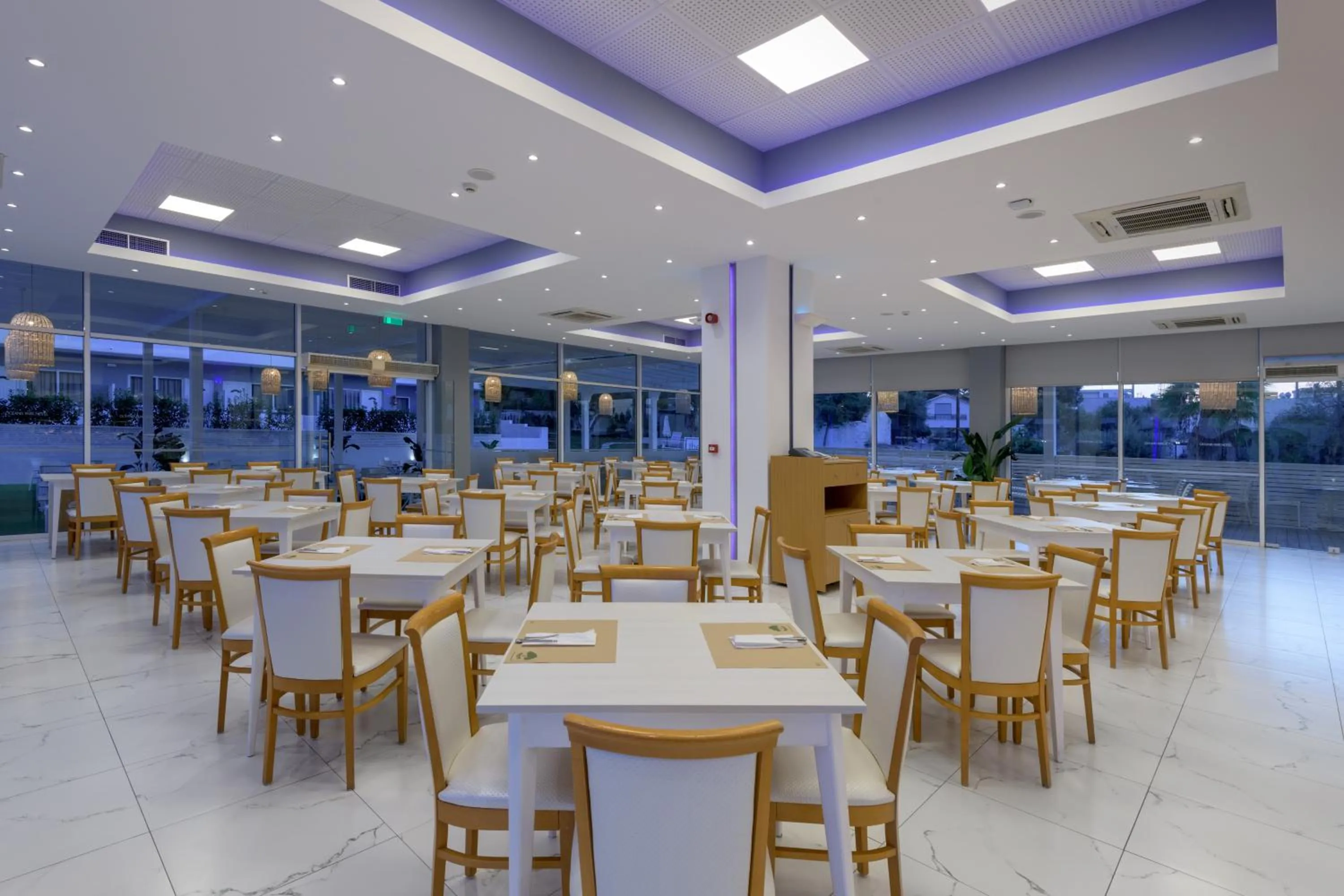 Restaurant/places to eat in Oceanis Park Hotel
