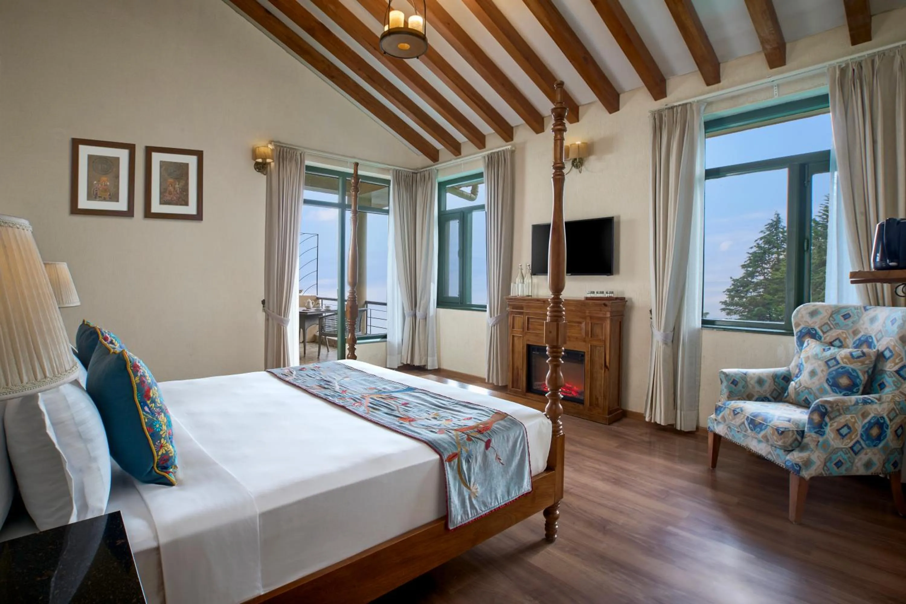 Bedroom, Bed in Larisa Resort, Mussoorie
