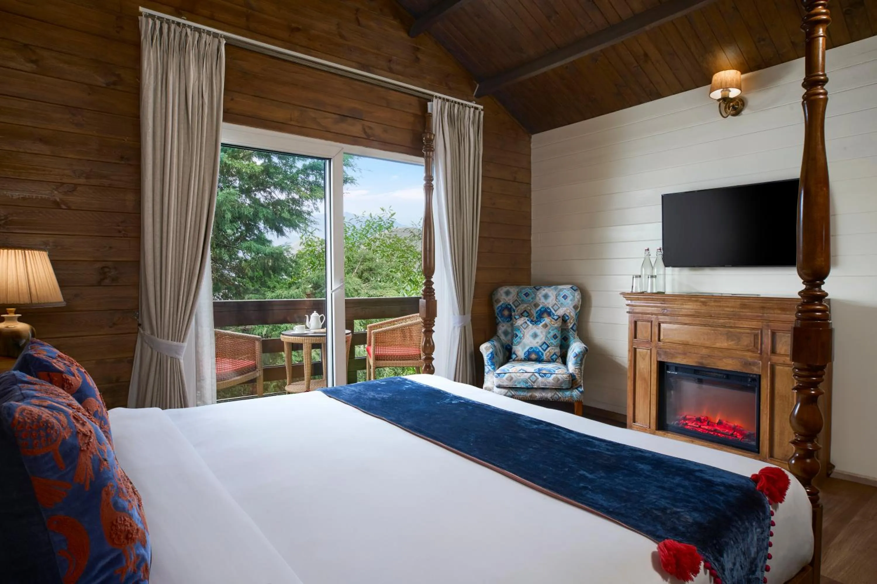 Bedroom, Bed in Larisa Resort, Mussoorie