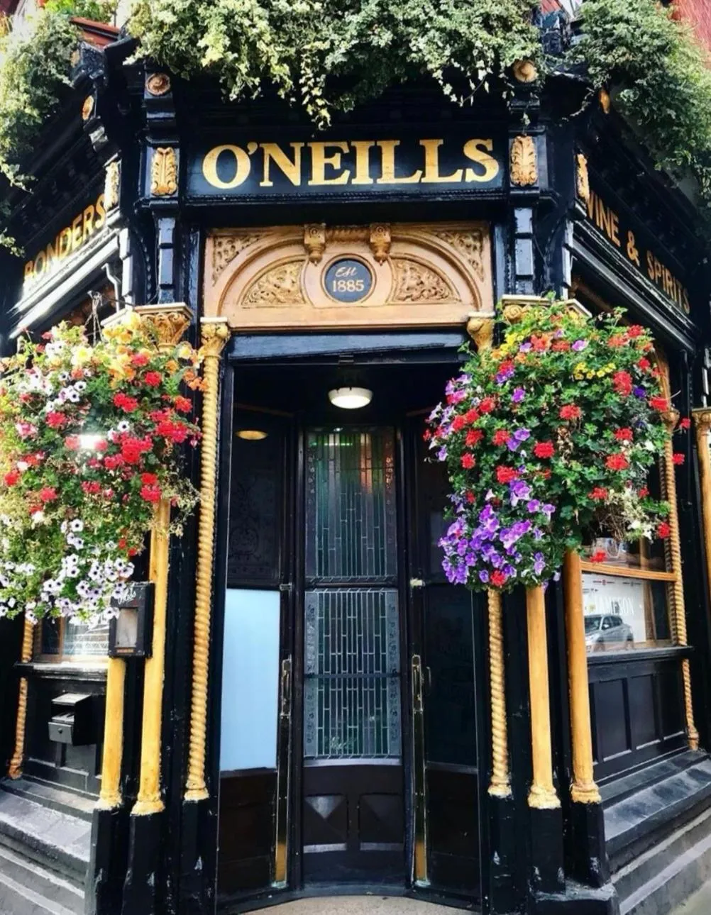 Facade/entrance in O'Neills Victorian Pub & Townhouse