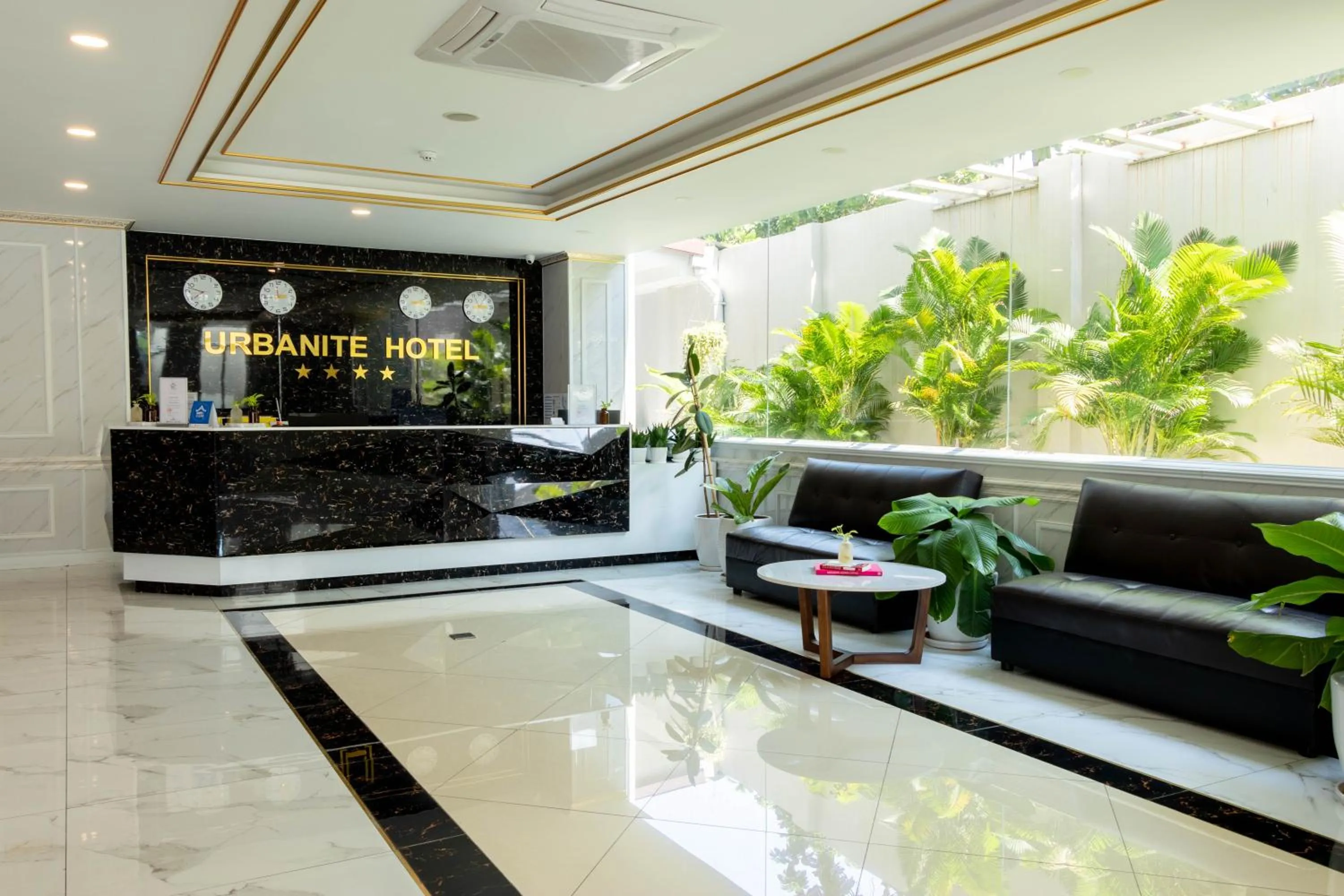 Lobby or reception in Urbanite Hotel