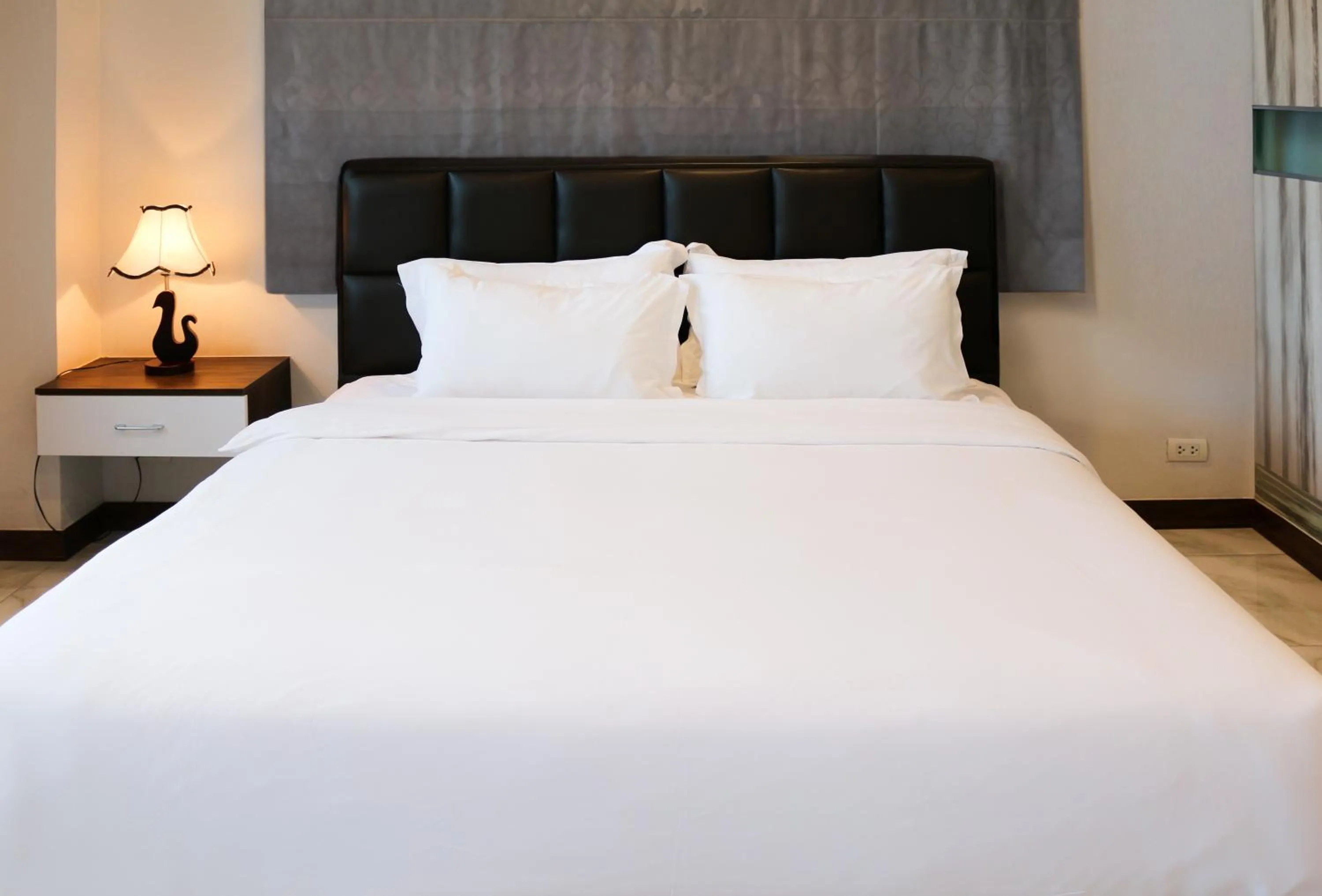 Bedroom, Bed in Urbanite Hotel