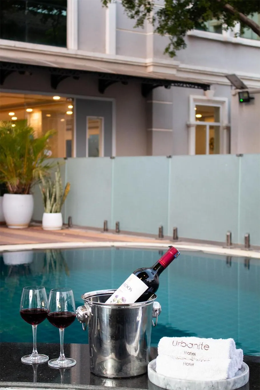 Swimming pool in Urbanite Hotel