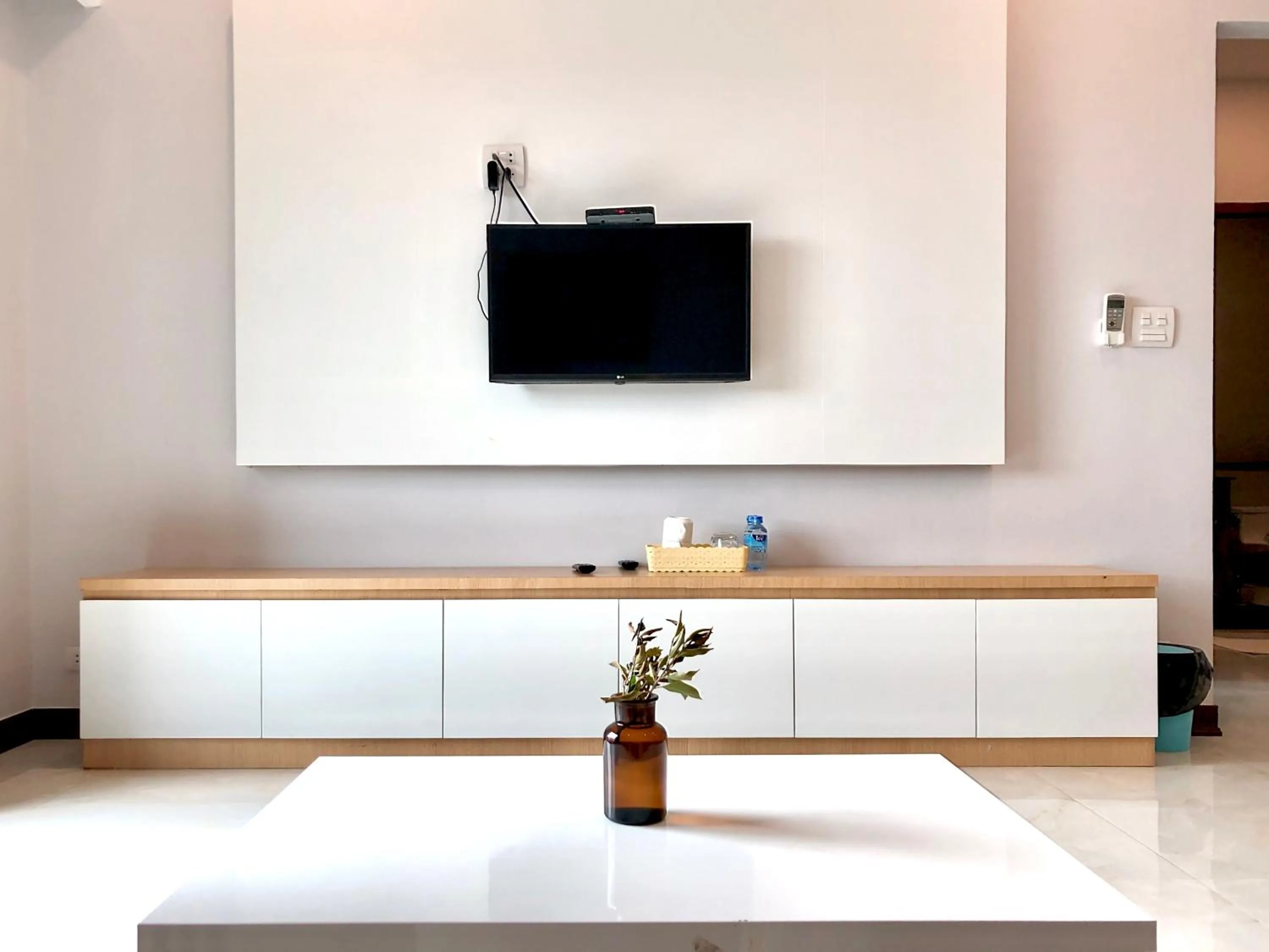 TV and multimedia in Urbanite Hotel