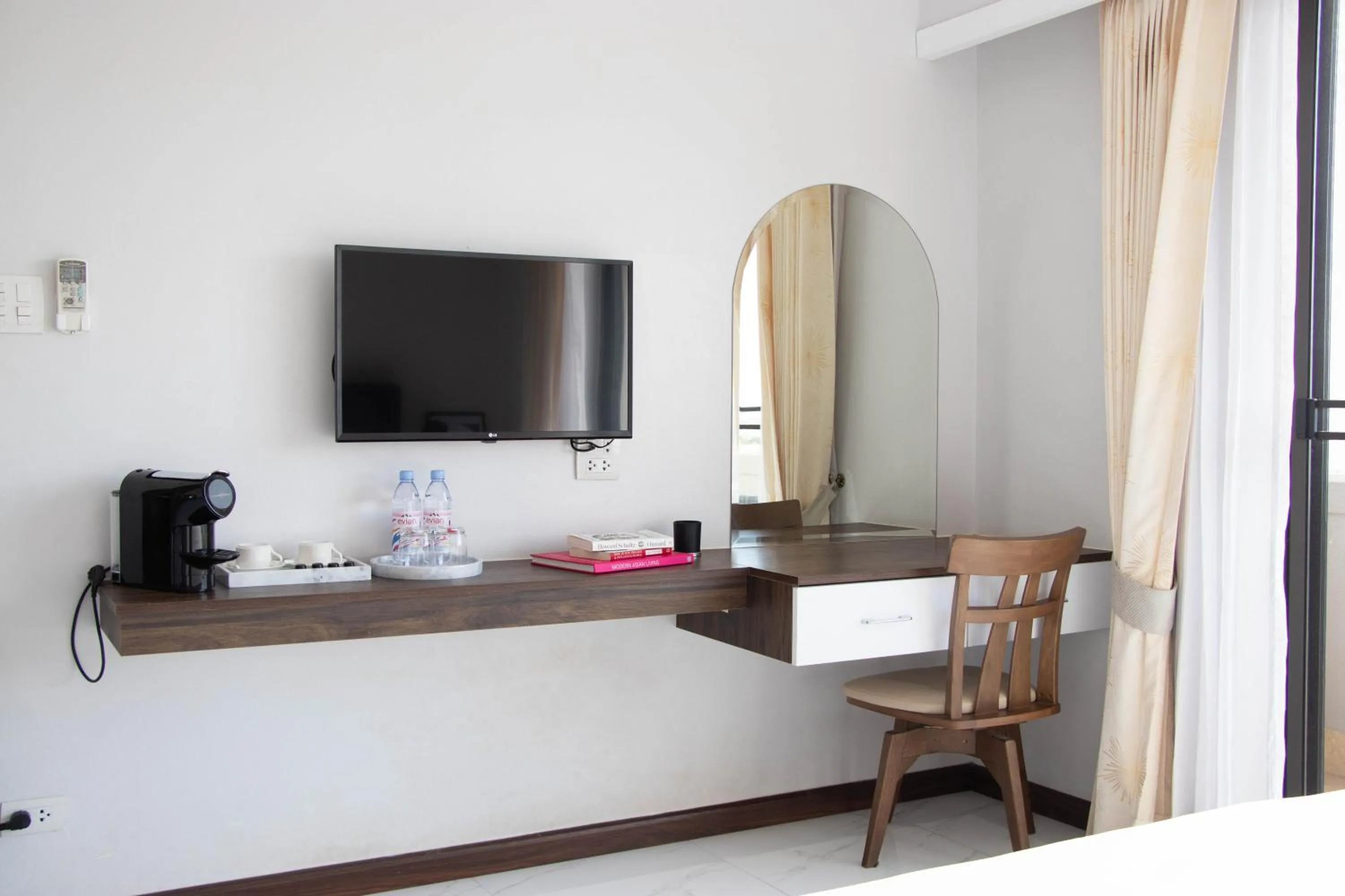 TV and multimedia, Bed in Urbanite Hotel