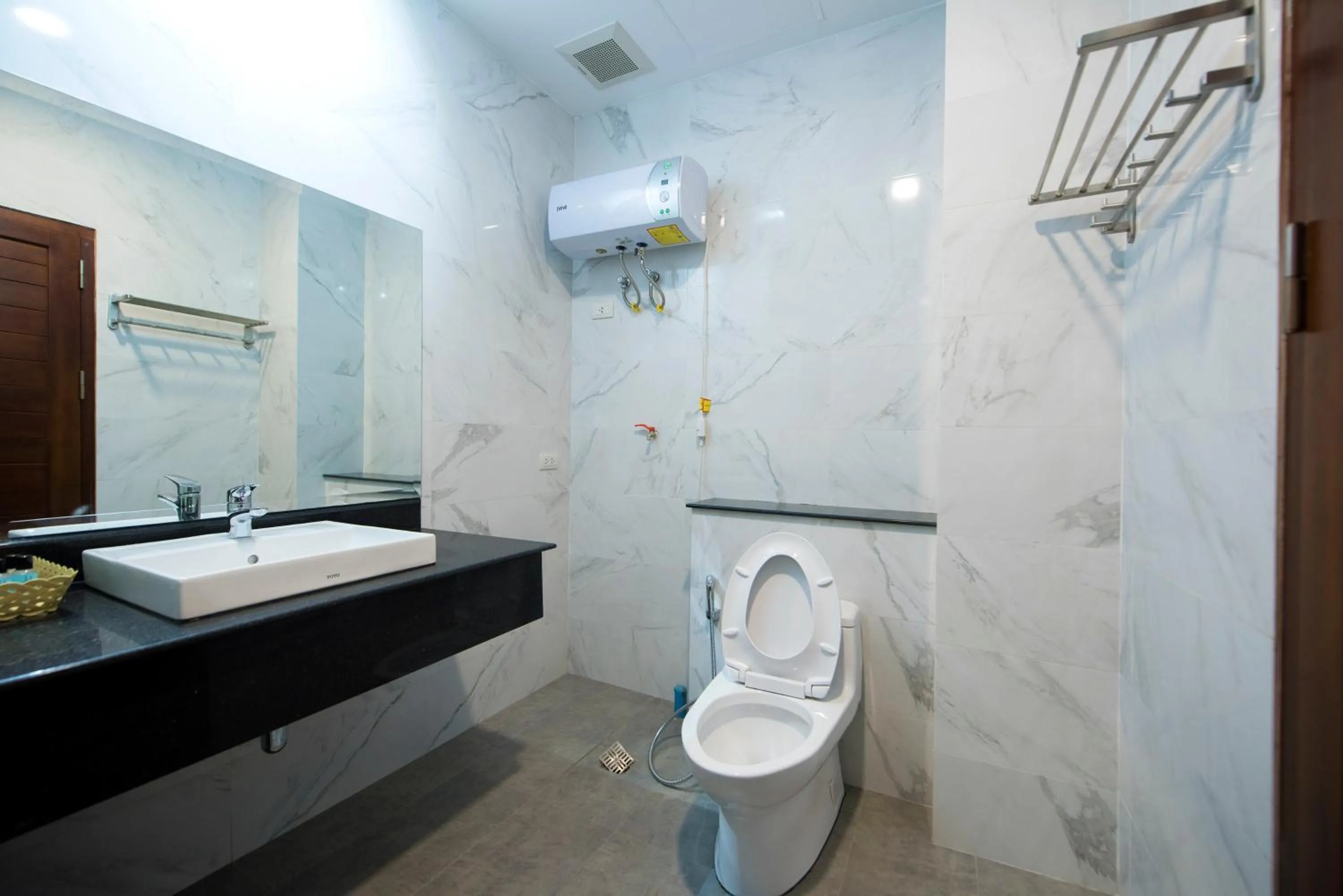 Toilet in Urbanite Hotel