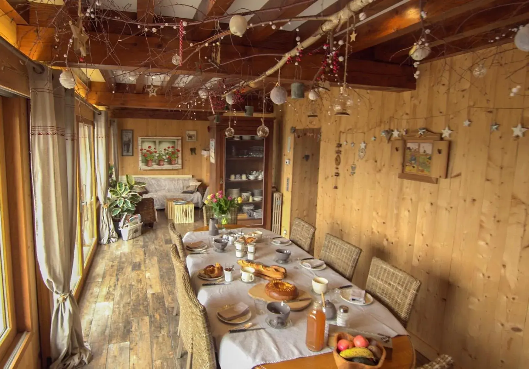 Double Room with Private Bathroom in L'Ancienne Cure Double Room with Private Bathroom in L'Ancienne Cure