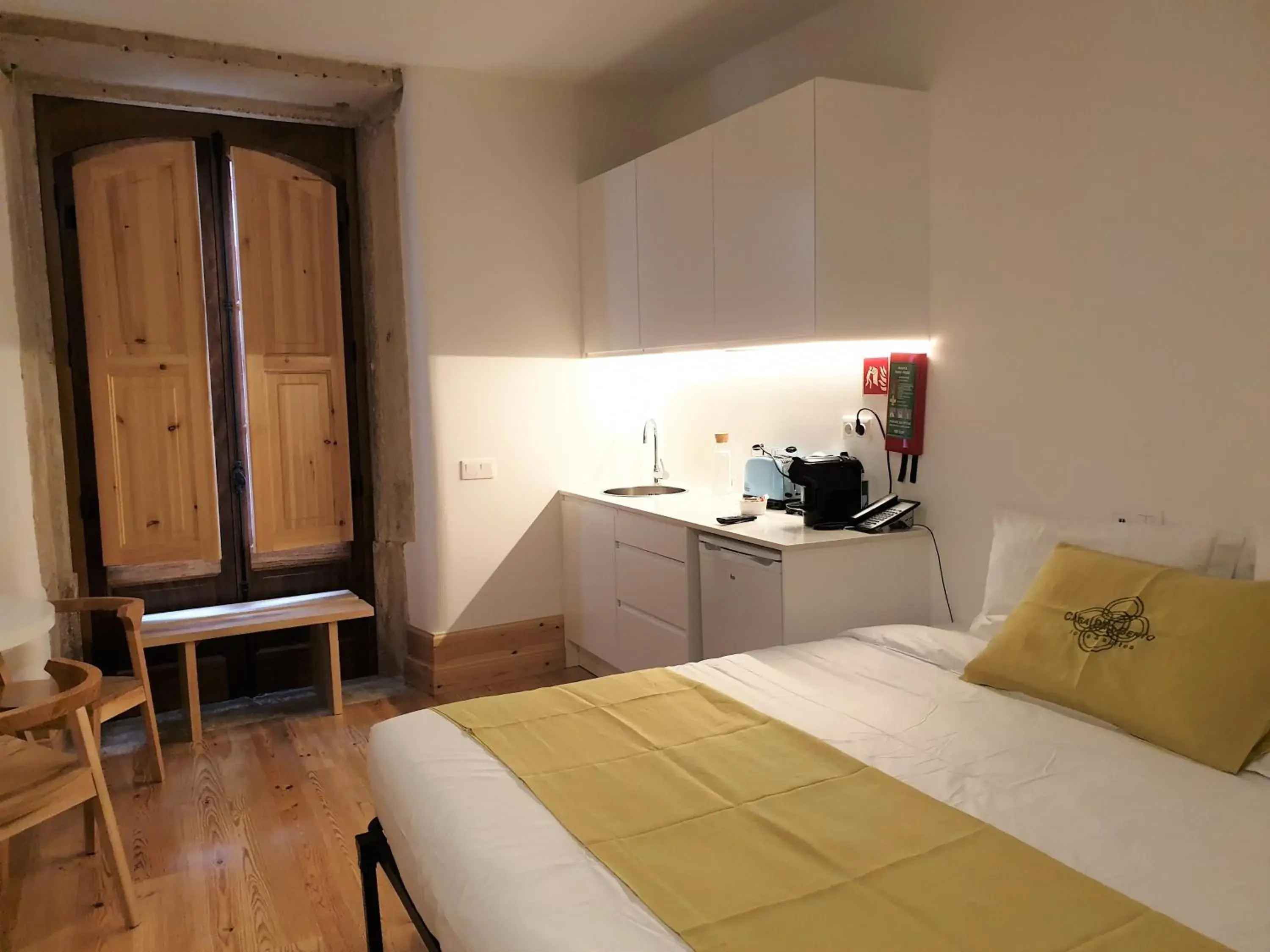 Family Room with Balcony in Casa da Baixa by PURUS Family Room with Balcony in Casa da Baixa by PURUS