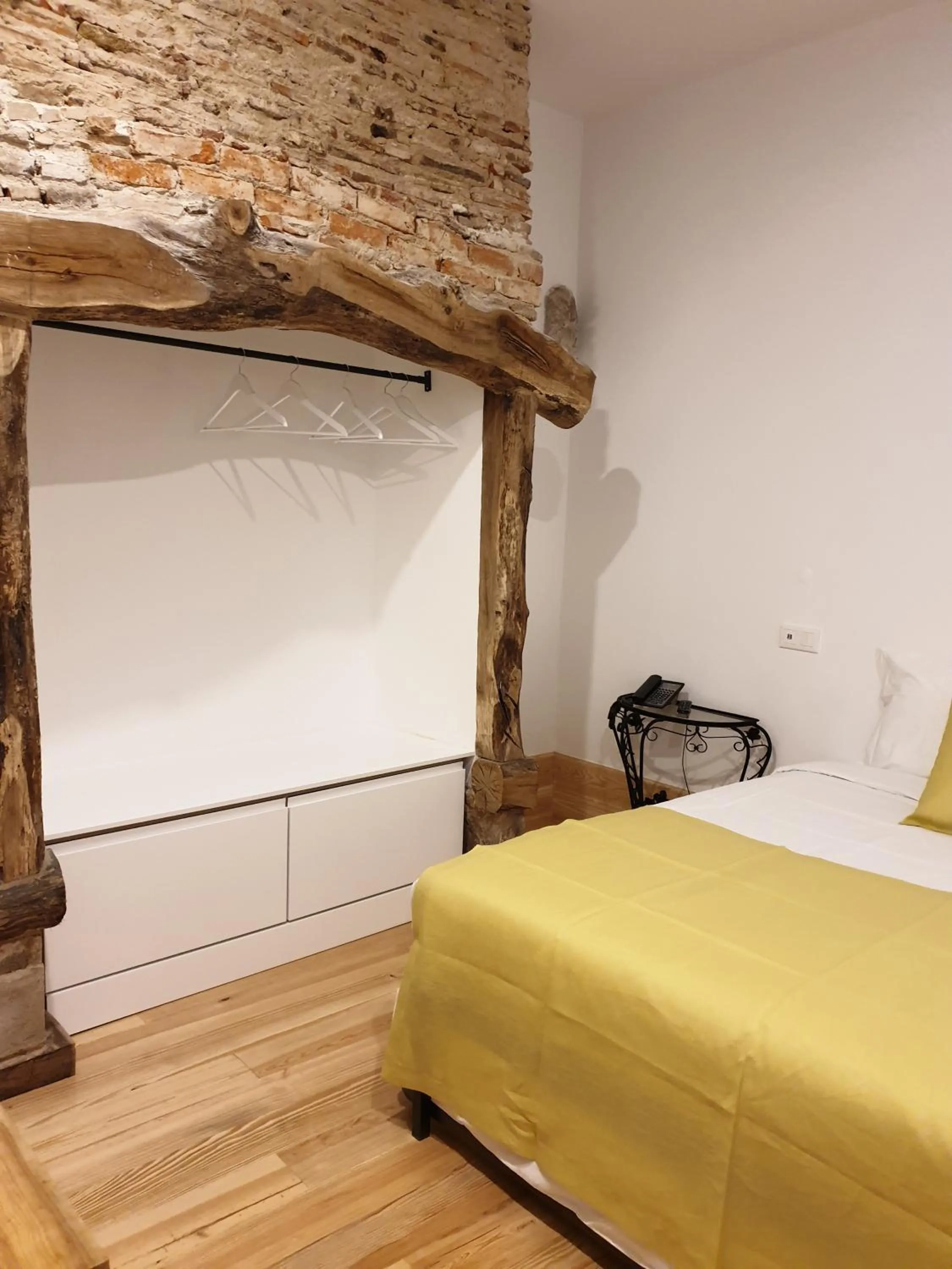 Bed in Casa da Baixa by PURUS