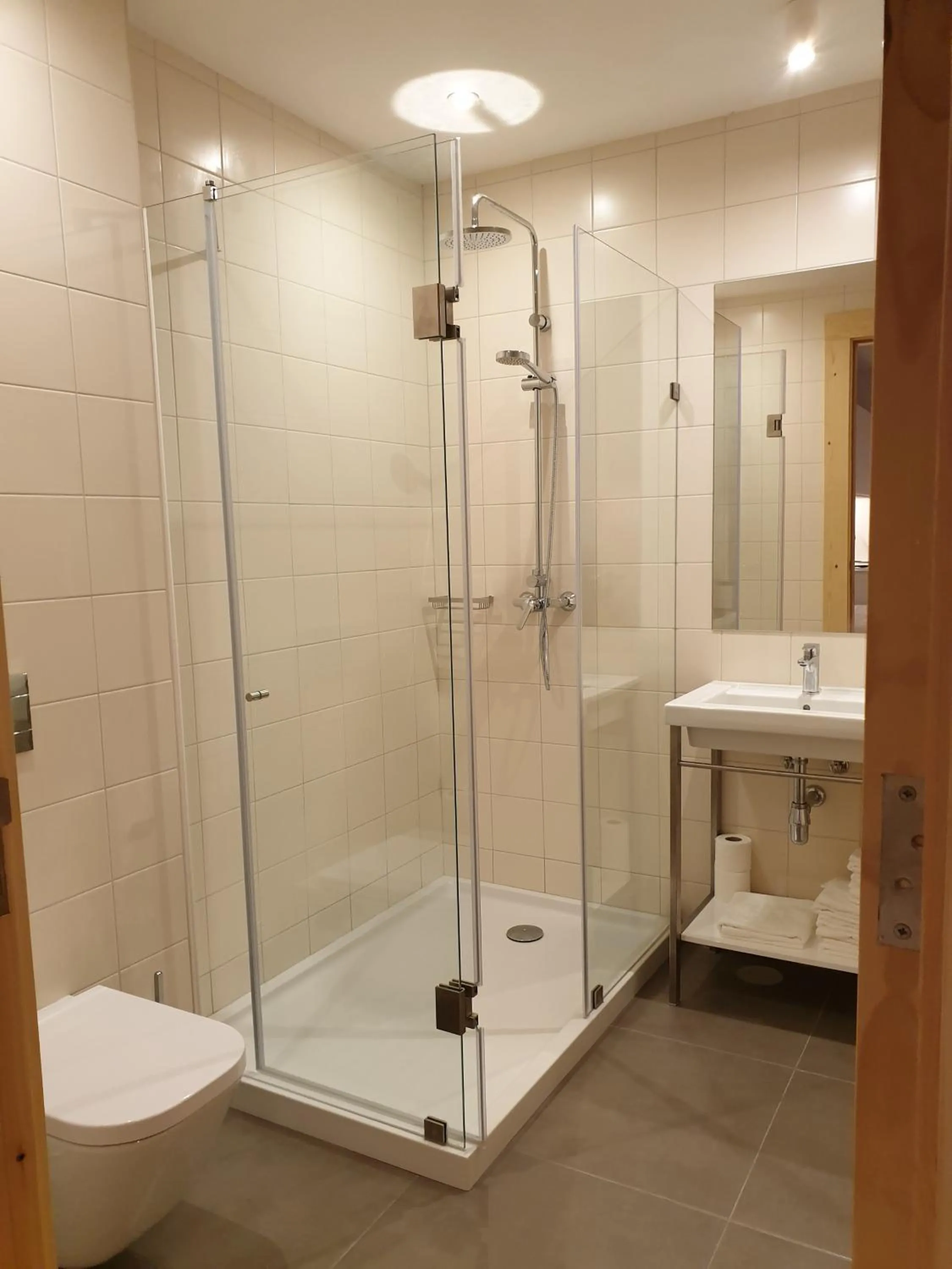 Shower in Casa da Baixa by PURUS