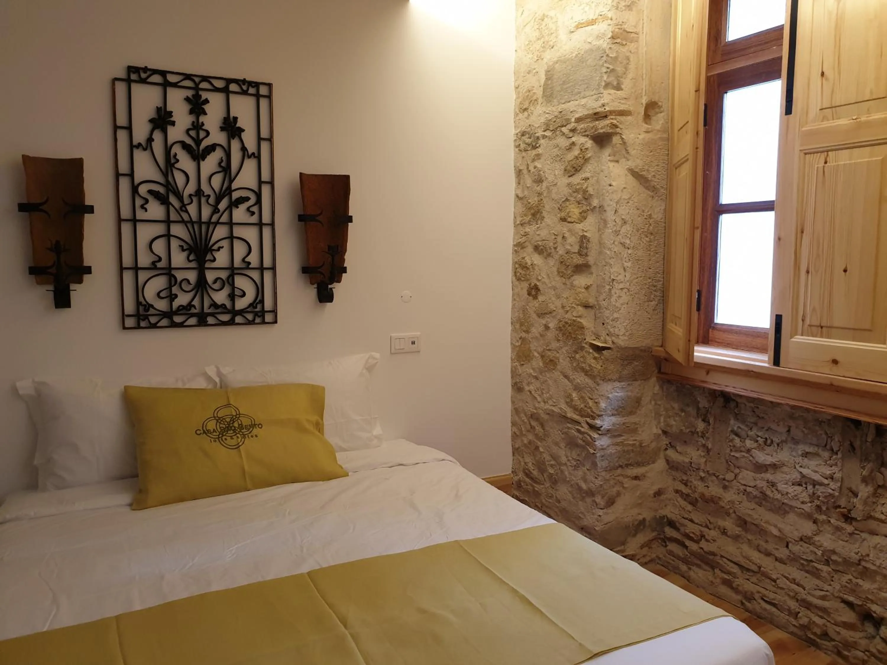 Bed in Casa da Baixa by PURUS