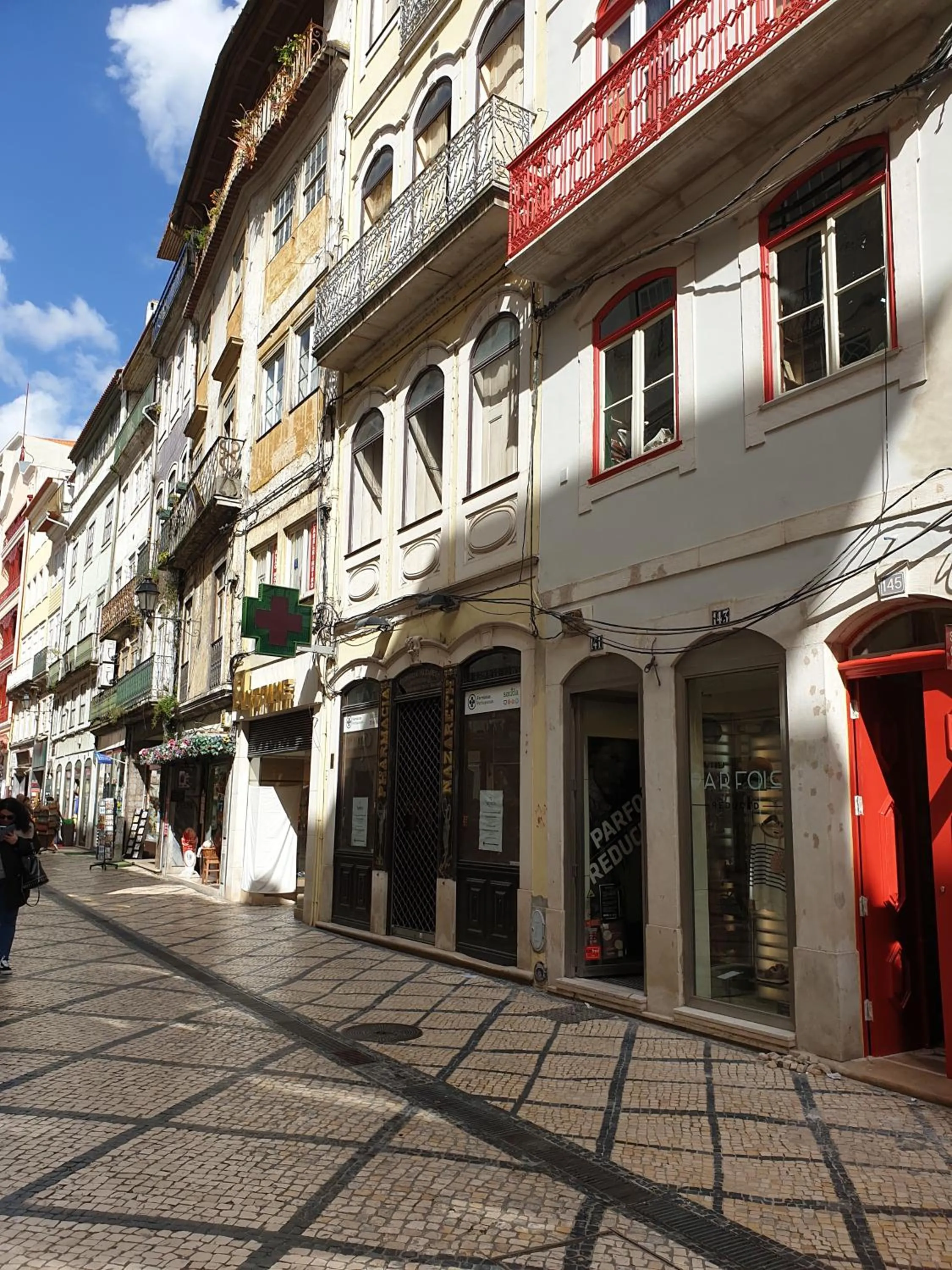 Property building in Casa da Baixa by PURUS