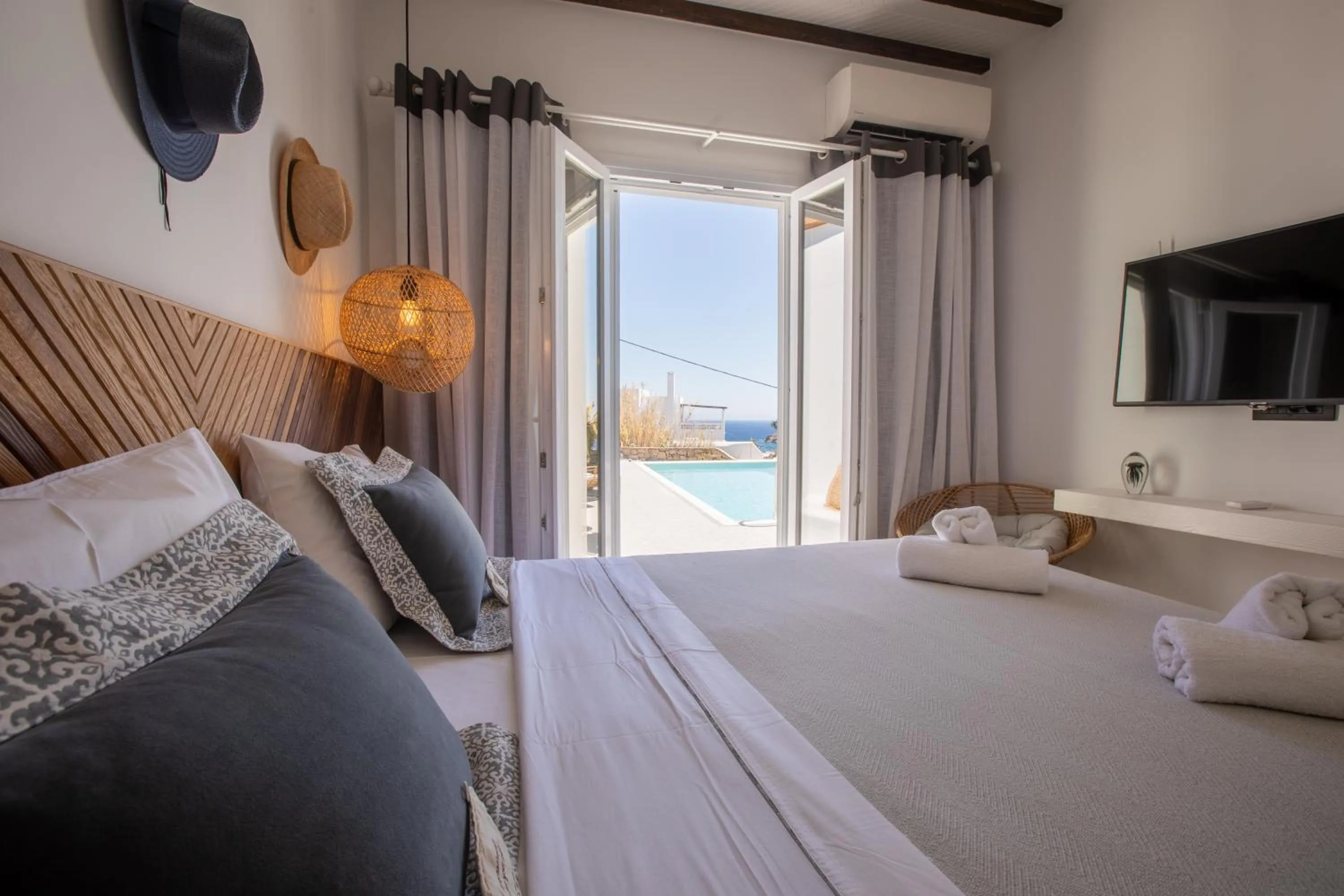 Pool view, Bed in SeaCode Villas