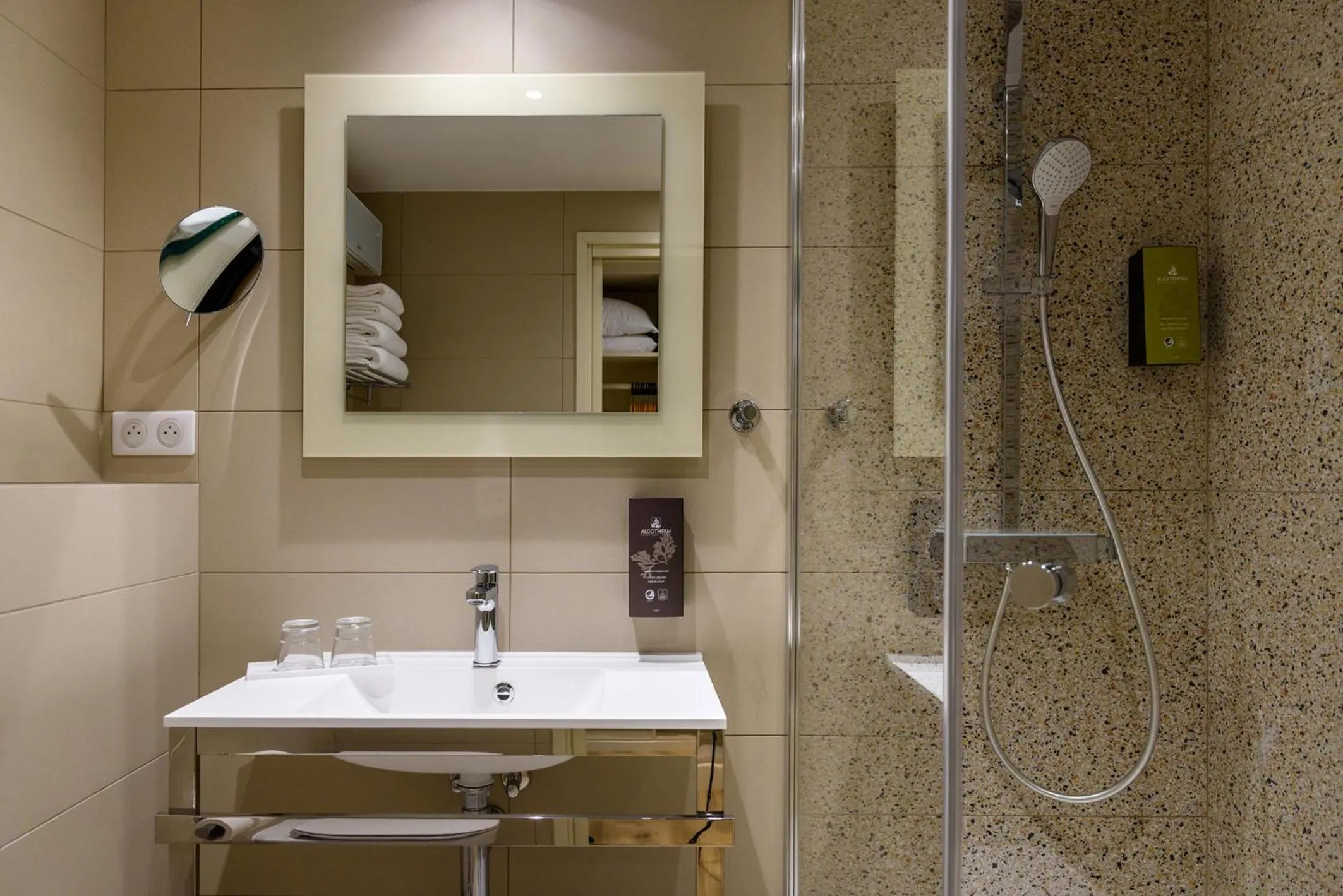 Shower in Residence de Tourisme Ajaccio Amirauté