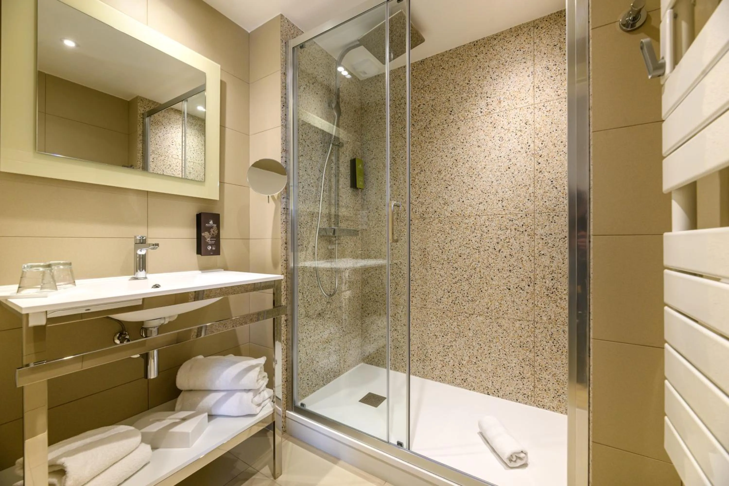 Shower in Residence de Tourisme Ajaccio Amirauté