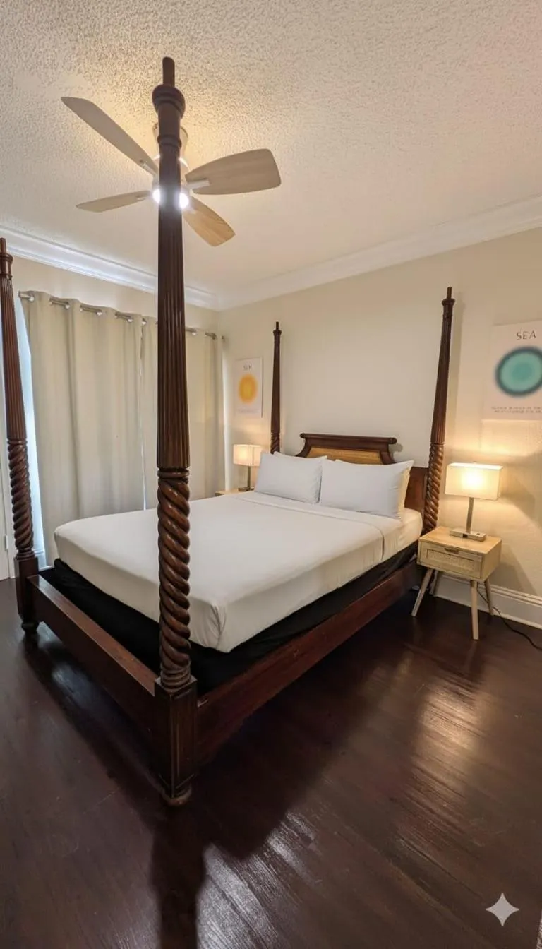 Bed in La Casa Hotel