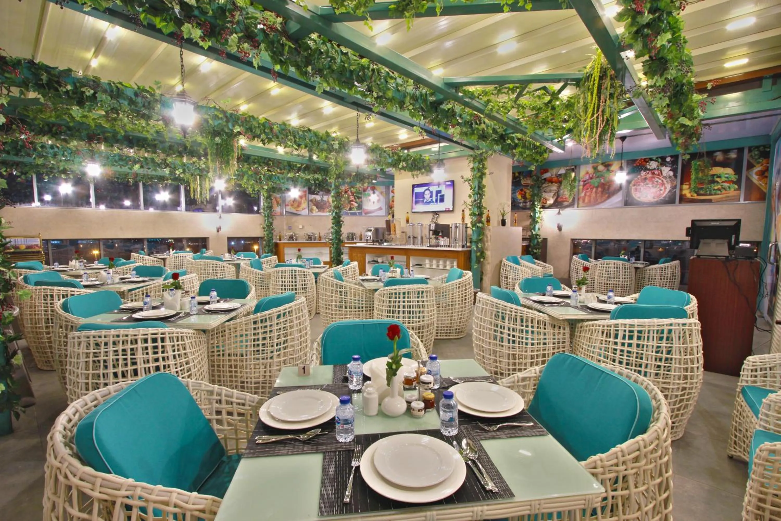 Restaurant/places to eat in Taj Jeddah Hotel Apartment