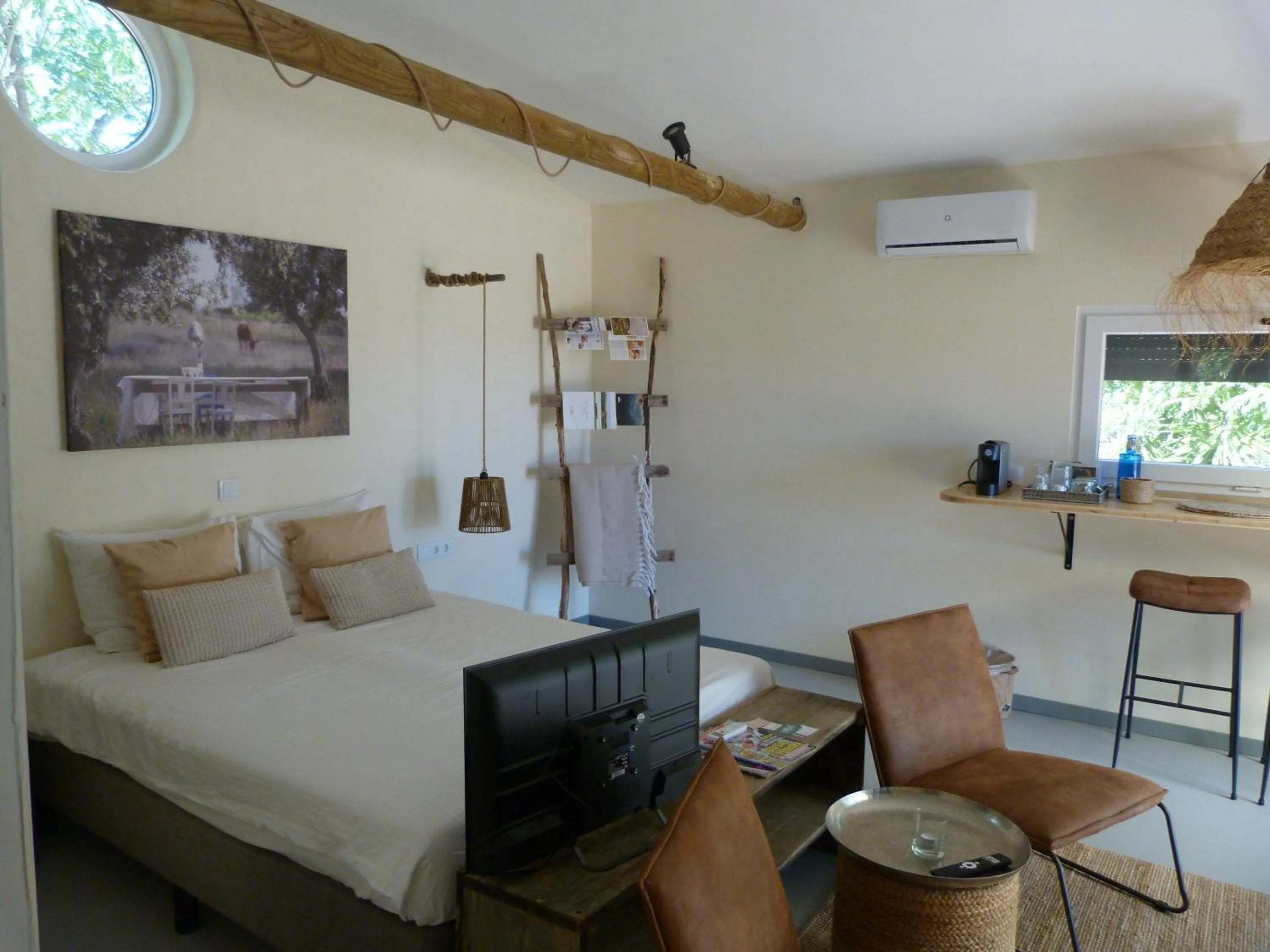 Bed in Trendy and Luxe B&B and Garden Suite