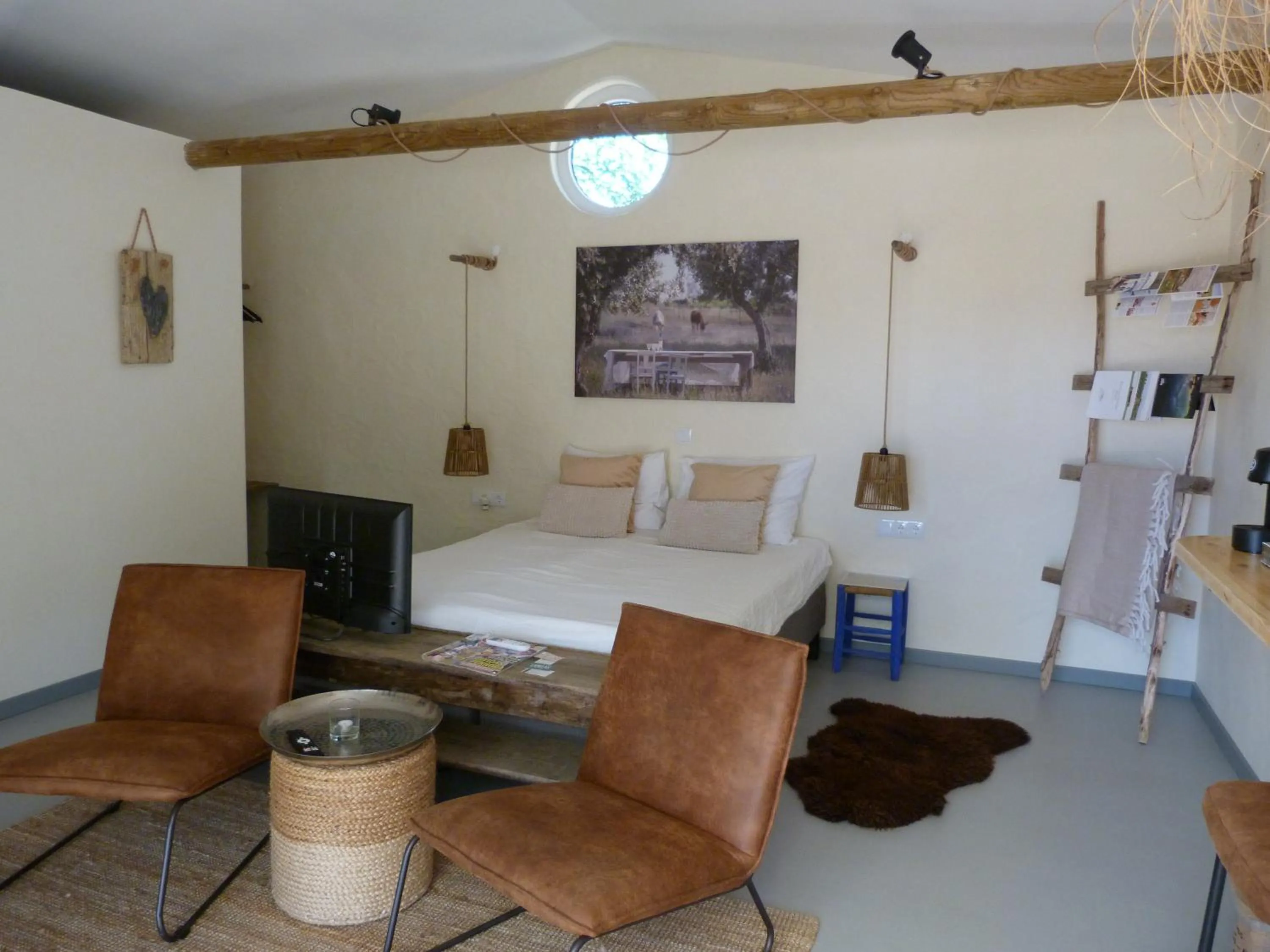 Bed in Trendy and Luxe B&B and Garden Suite